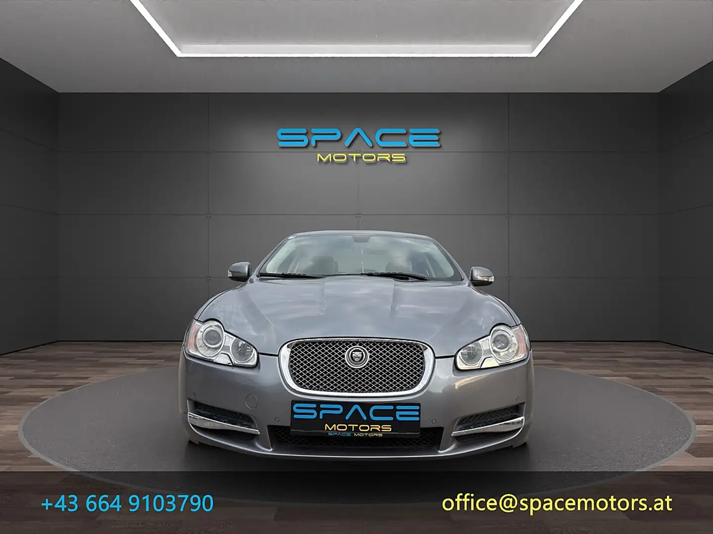 Jaguar XF 2,7 V6 Diesel Premium Luxury Grau - 2