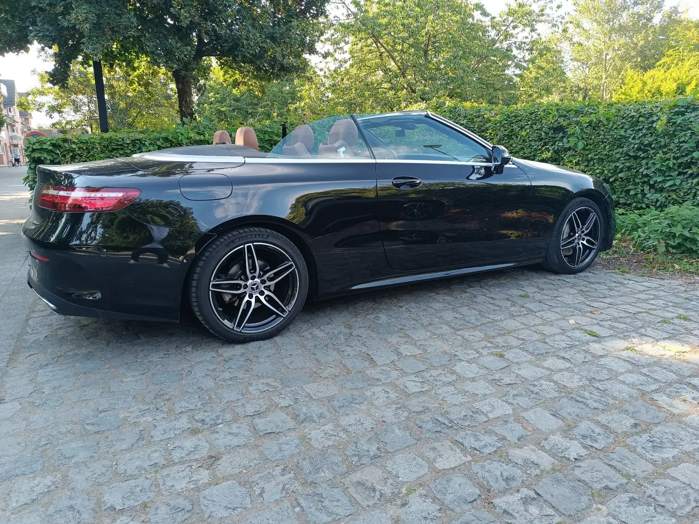 Mercedes-Benz E 220 d Cabrio 9G-TRONIC AMG Line - 1