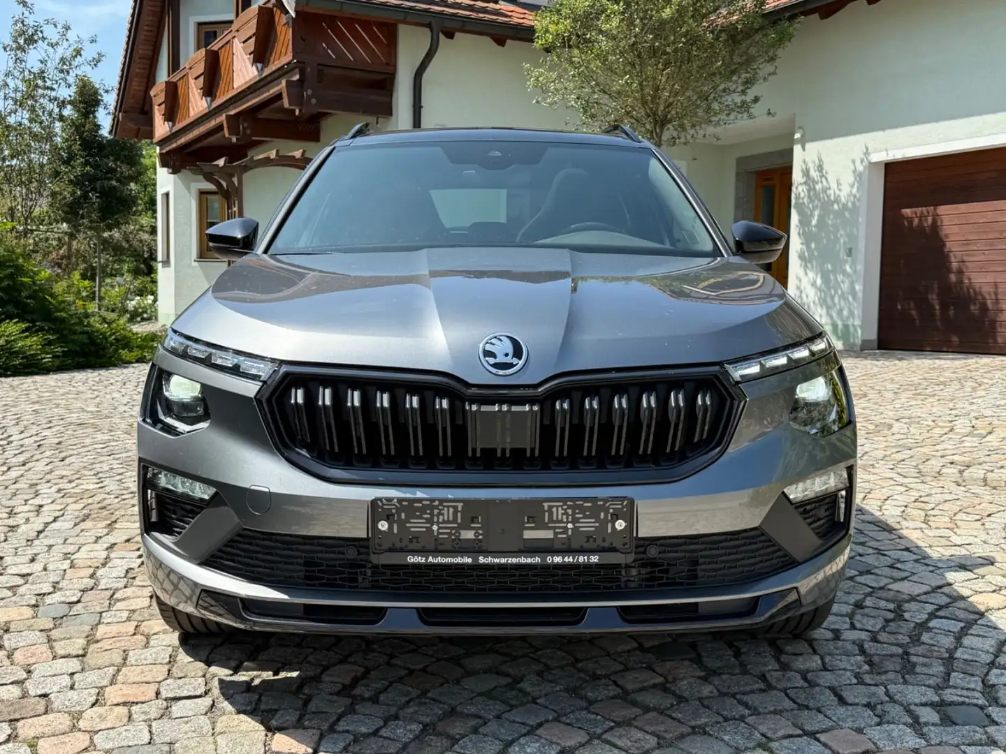 Skoda Kamiq 1.5 DSG Monte Carlo / Pano / ACC / 18" Alu Grau - 2