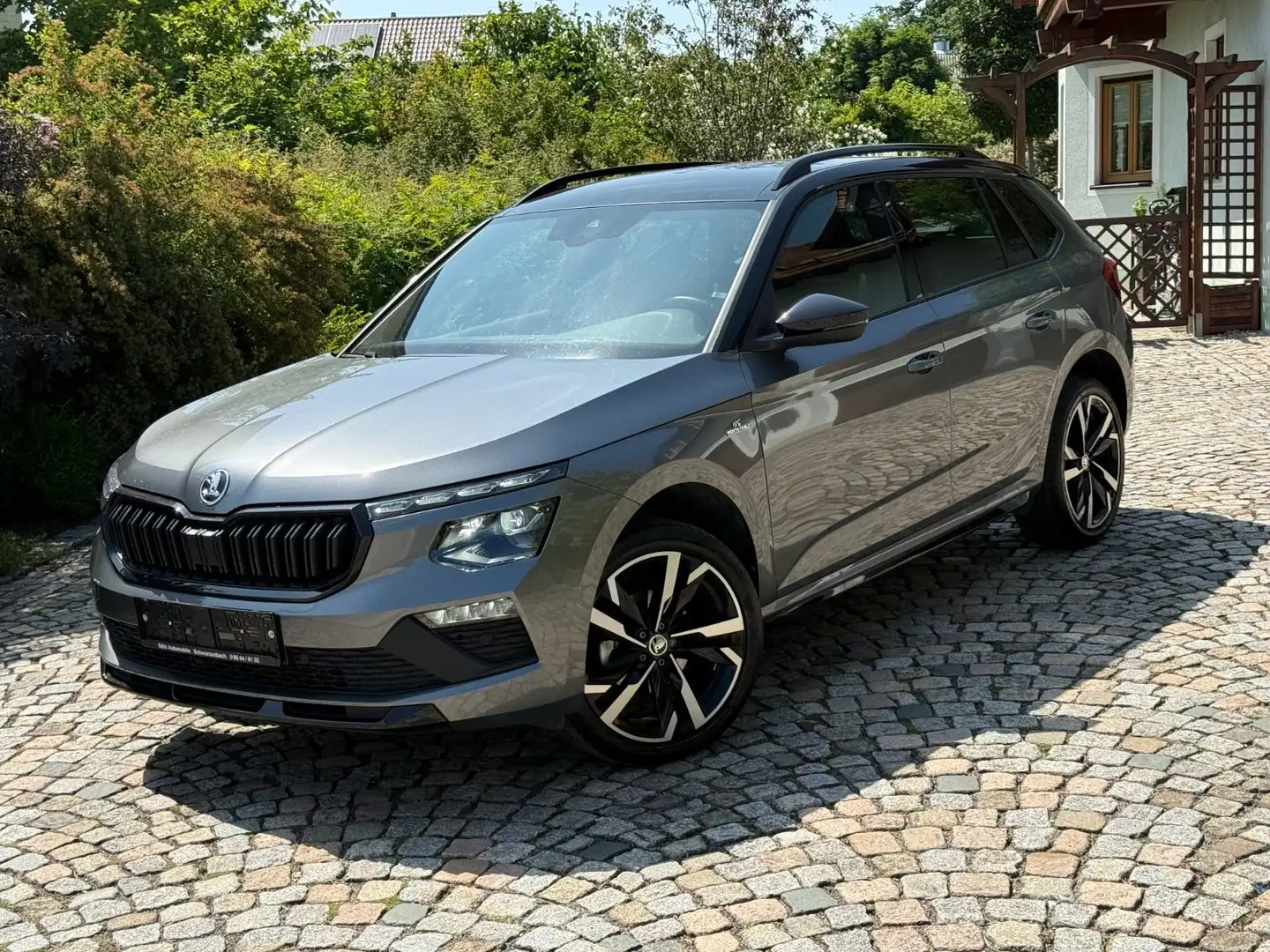 Skoda Kamiq 1.5 DSG Monte Carlo / Pano / ACC / 18" Alu Grau - 1