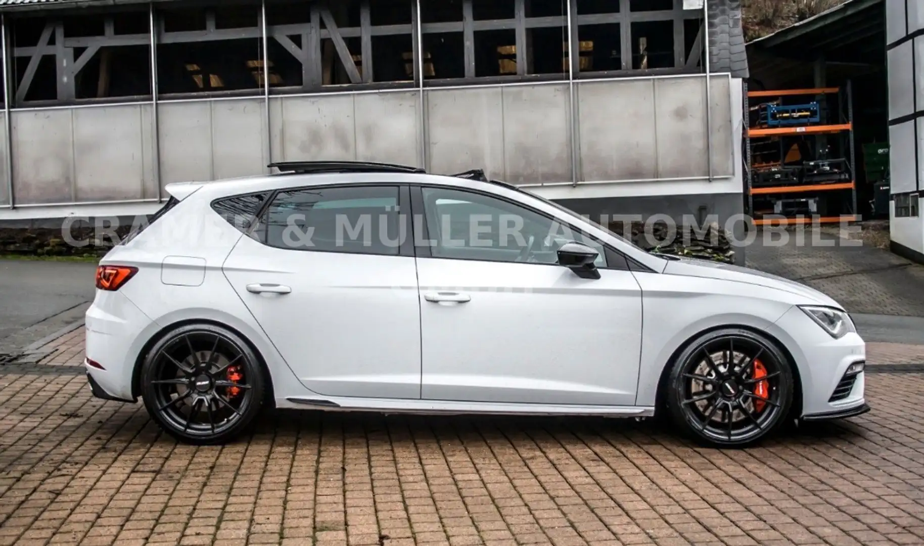 SEAT Leon Performance 2.0 TSI 300 DSG6 Cupra Weiß - 2