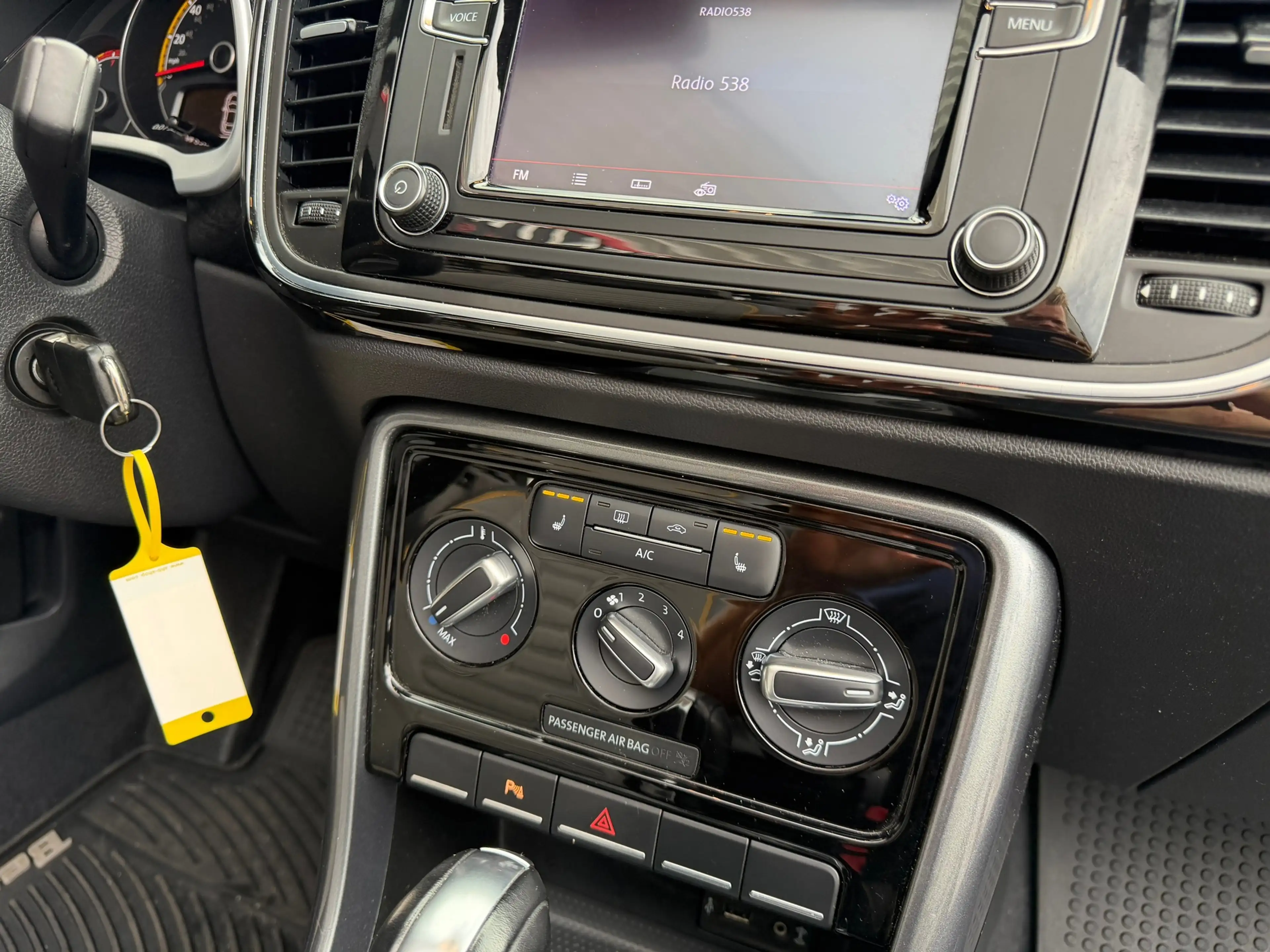 Volkswagen New Beetle CABRIOLET Dune 170PK|Camera|CruisC. — photo 10