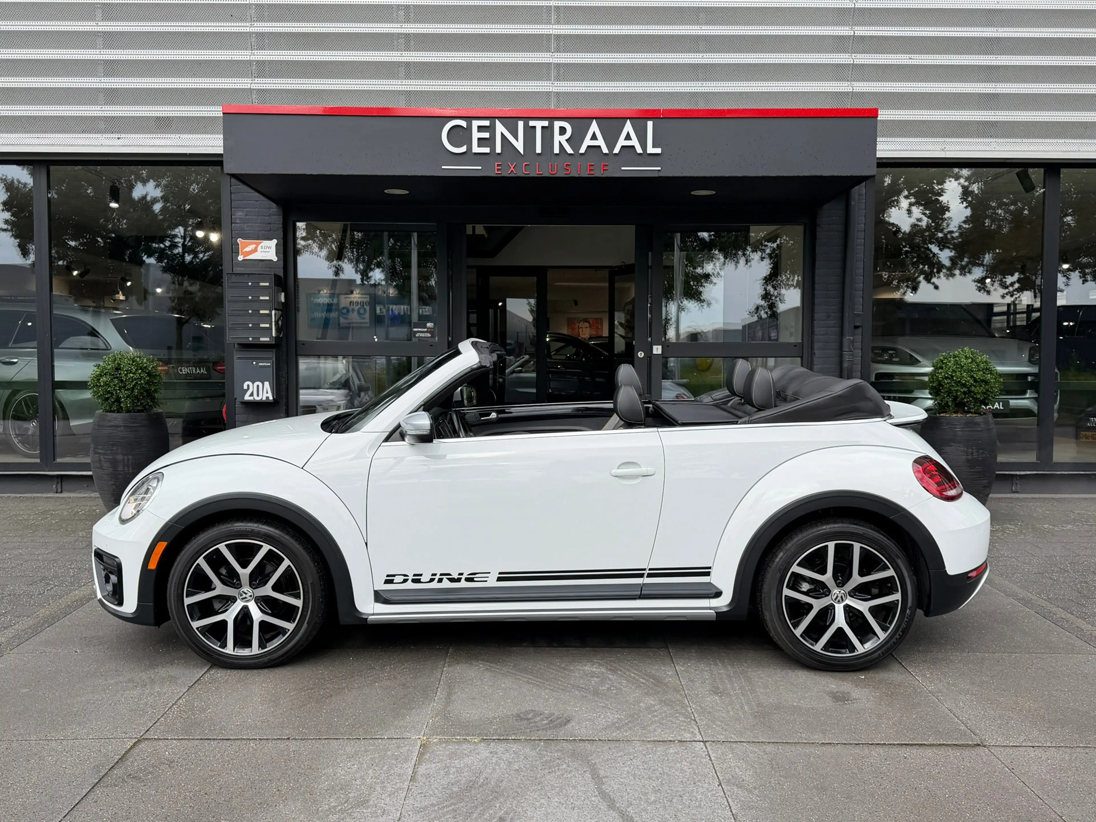 Volkswagen New Beetle CABRIOLET Dune 170PK|Camera|CruisC. — photo 11