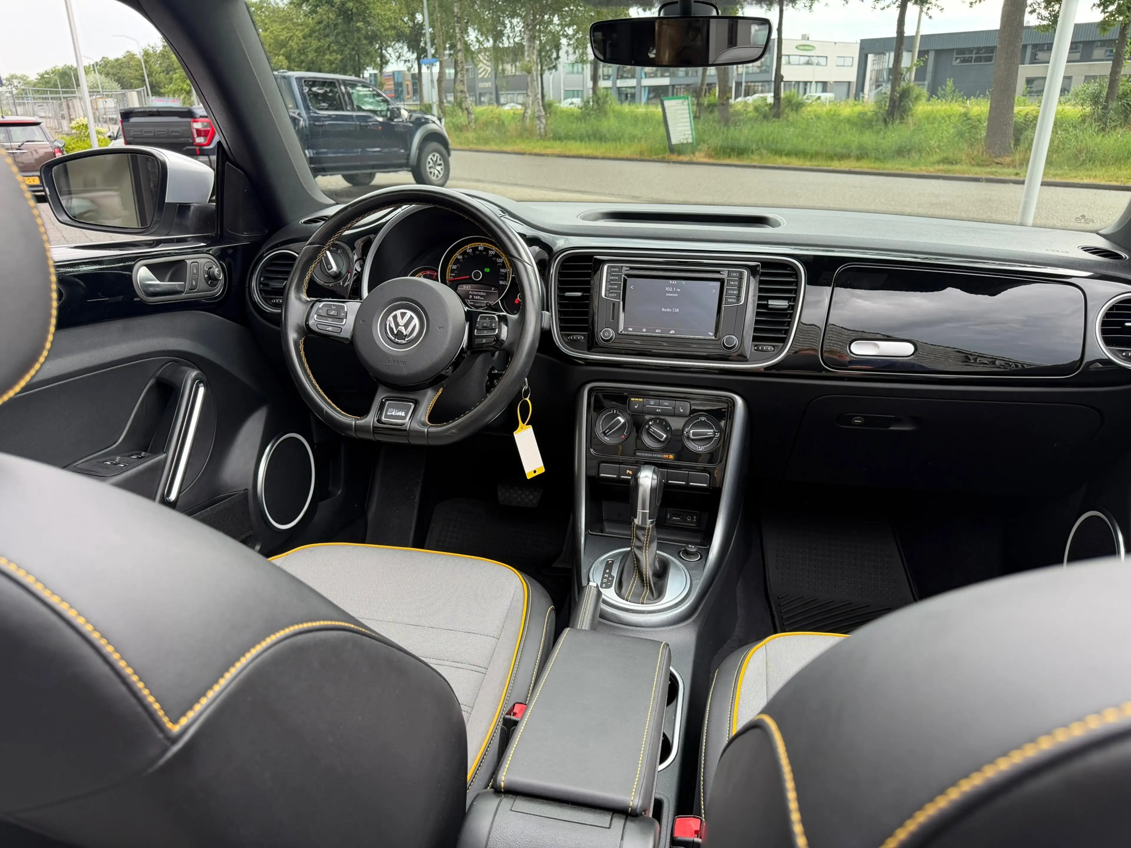 Volkswagen New Beetle CABRIOLET Dune 170PK|Camera|CruisC. — photo 19