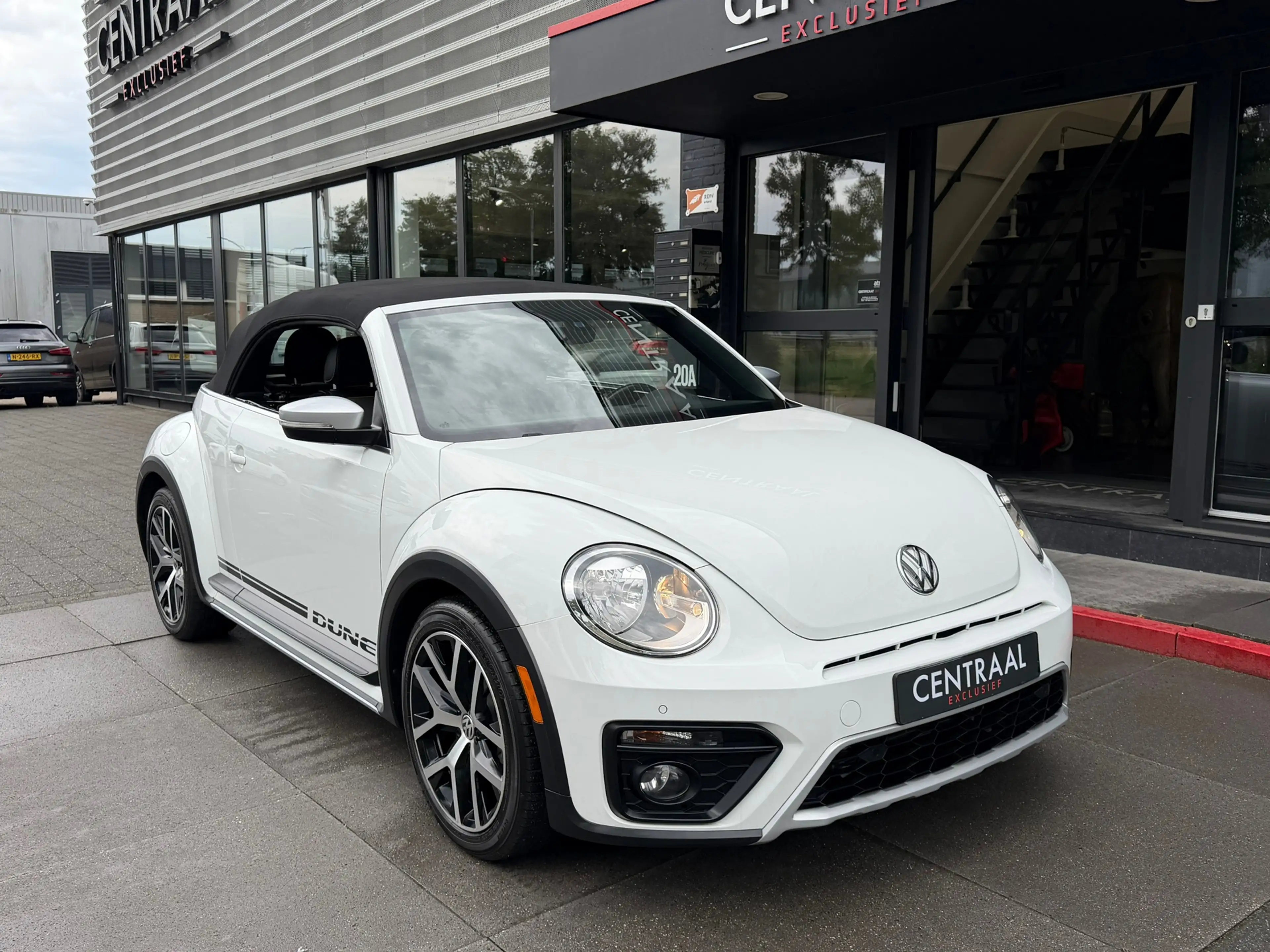 Volkswagen New Beetle CABRIOLET Dune 170PK|Camera|CruisC. — photo 23