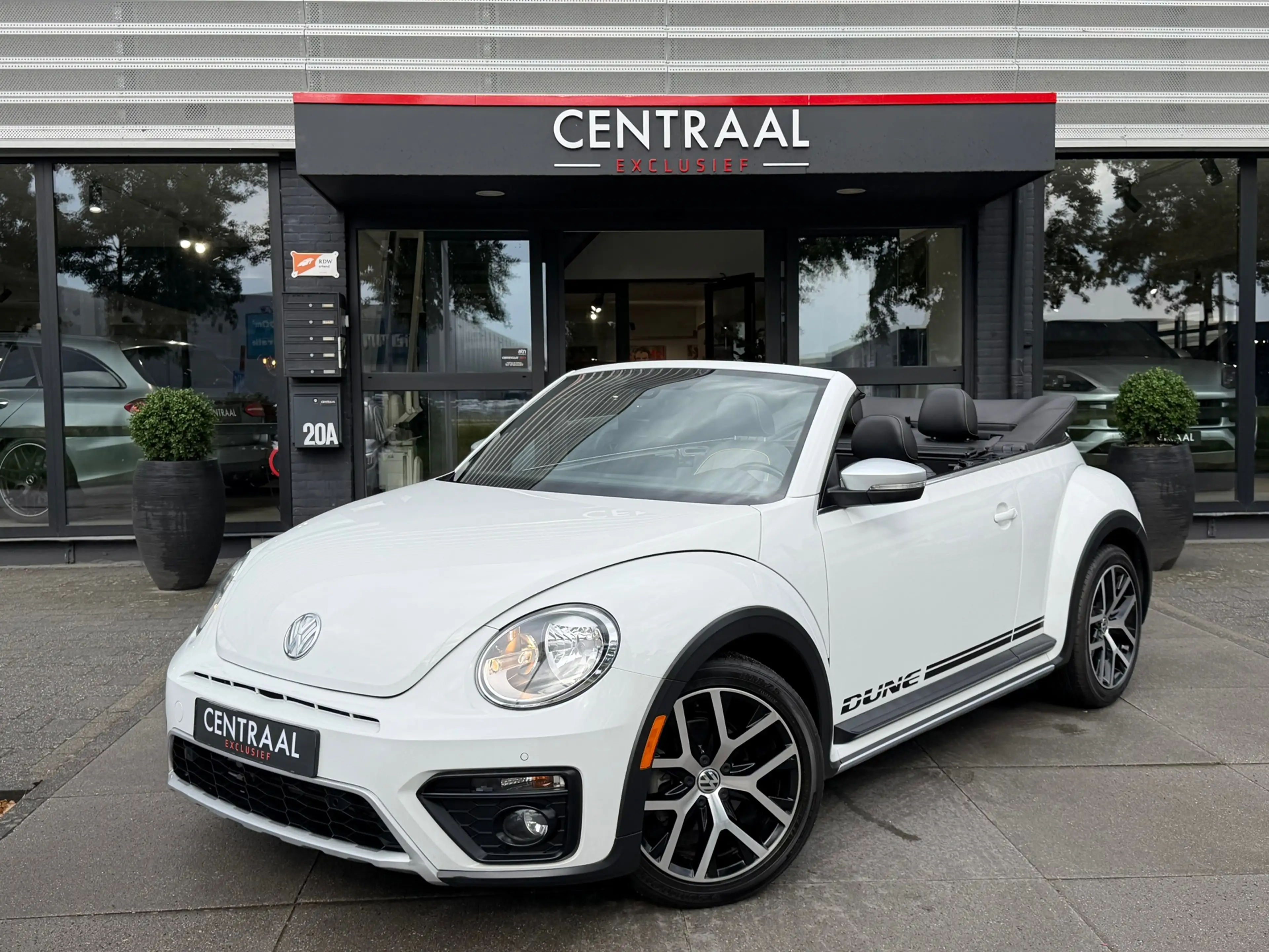 Volkswagen New Beetle CABRIOLET Dune 170PK|Camera|CruisC.