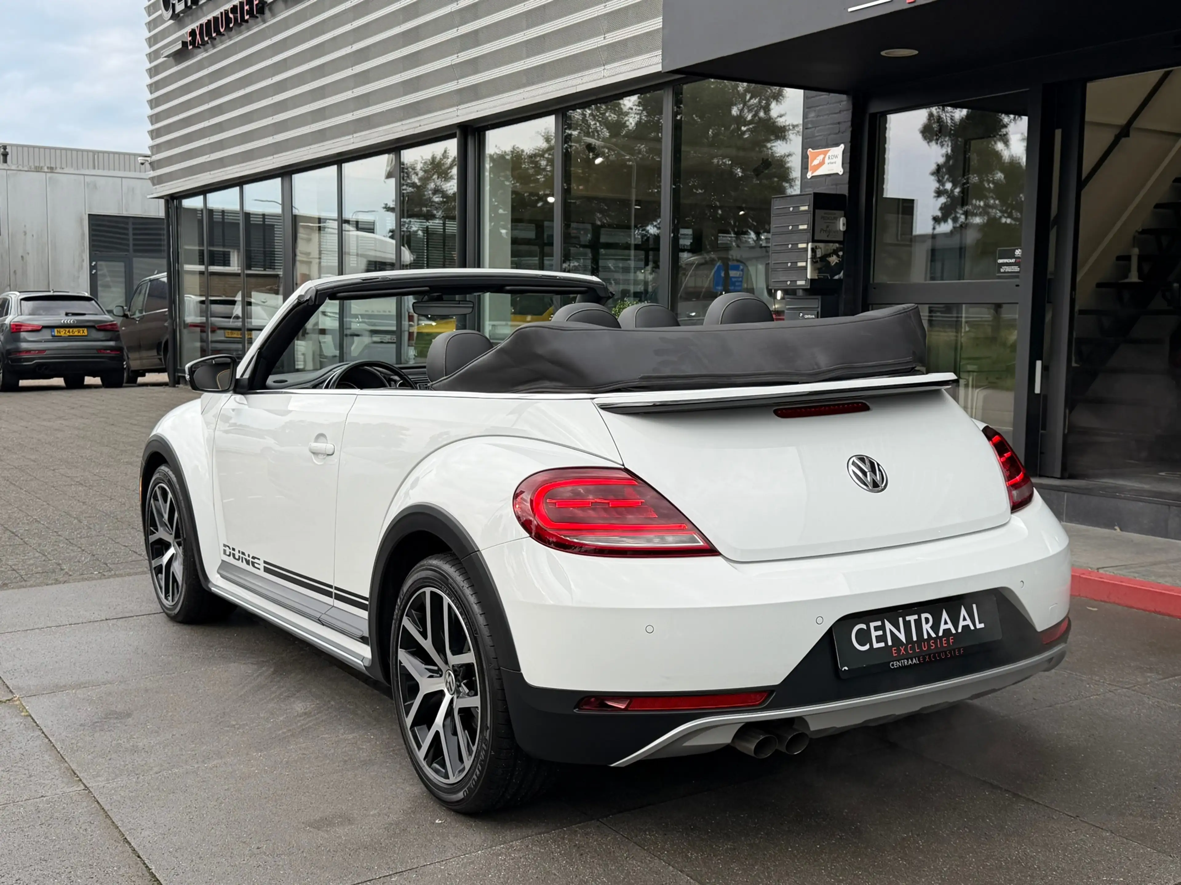 Volkswagen New Beetle CABRIOLET Dune 170PK|Camera|CruisC. — photo 24
