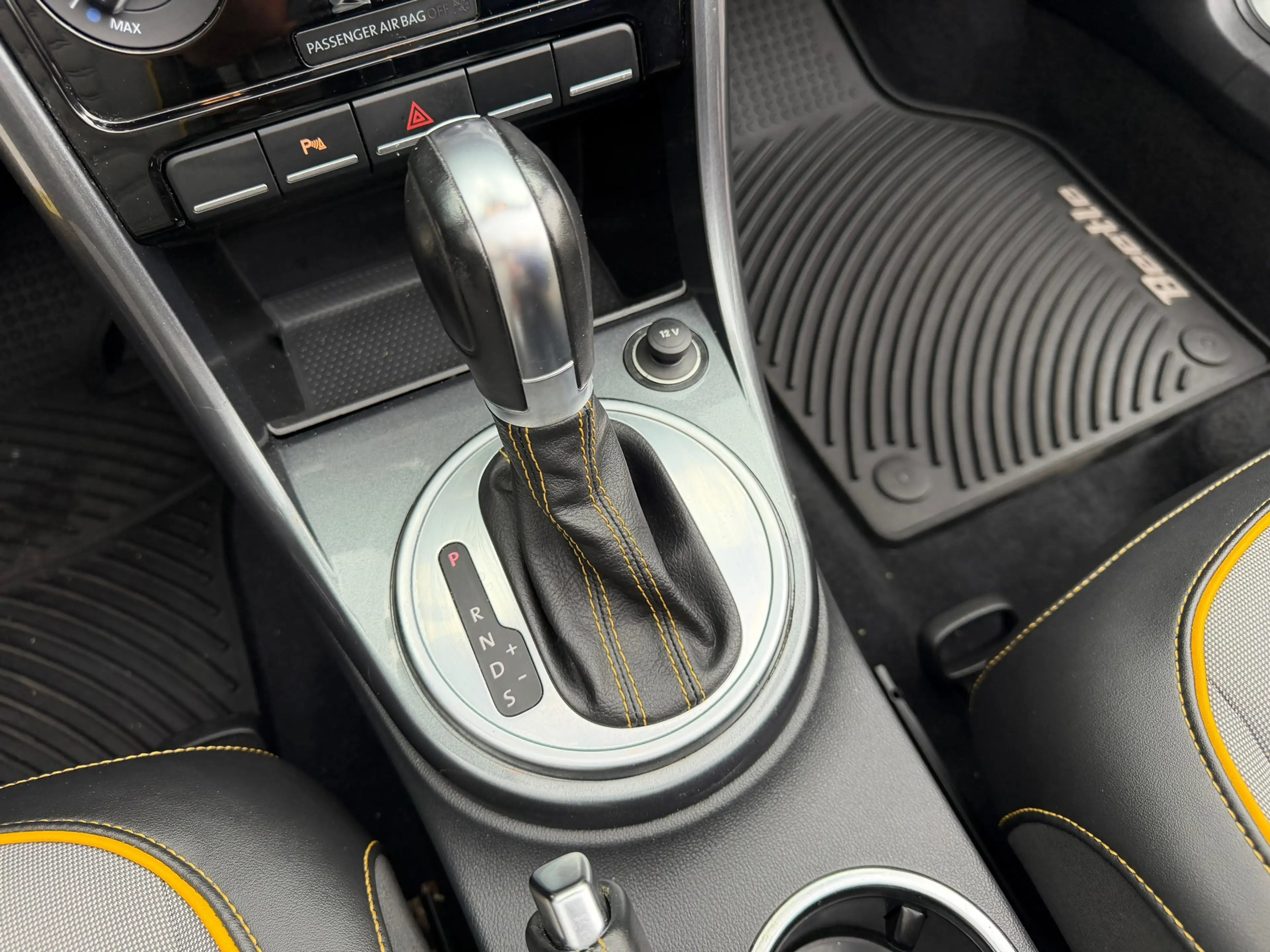 Volkswagen New Beetle CABRIOLET Dune 170PK|Camera|CruisC. — photo 20