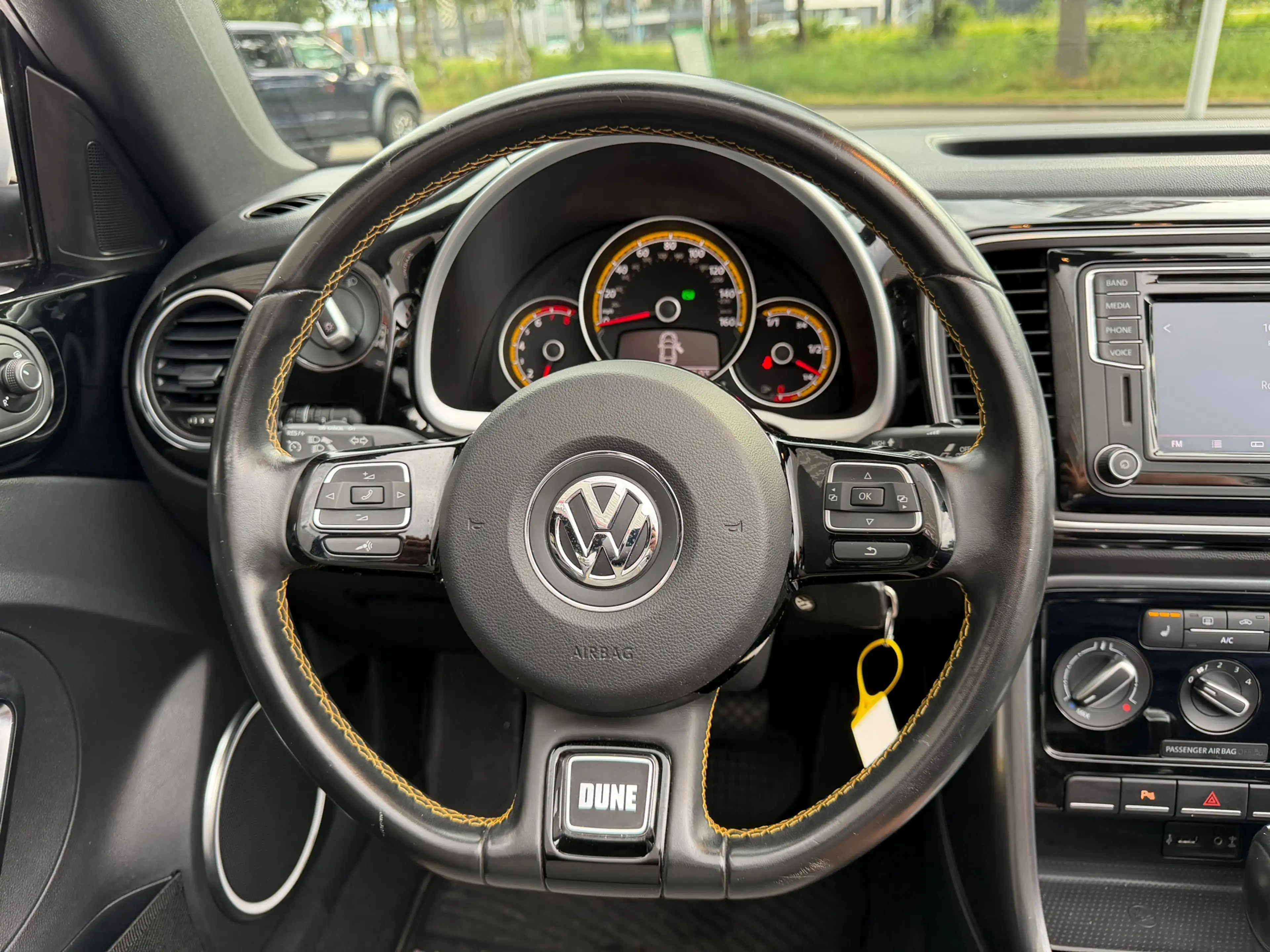 Volkswagen New Beetle CABRIOLET Dune 170PK|Camera|CruisC. — photo 17