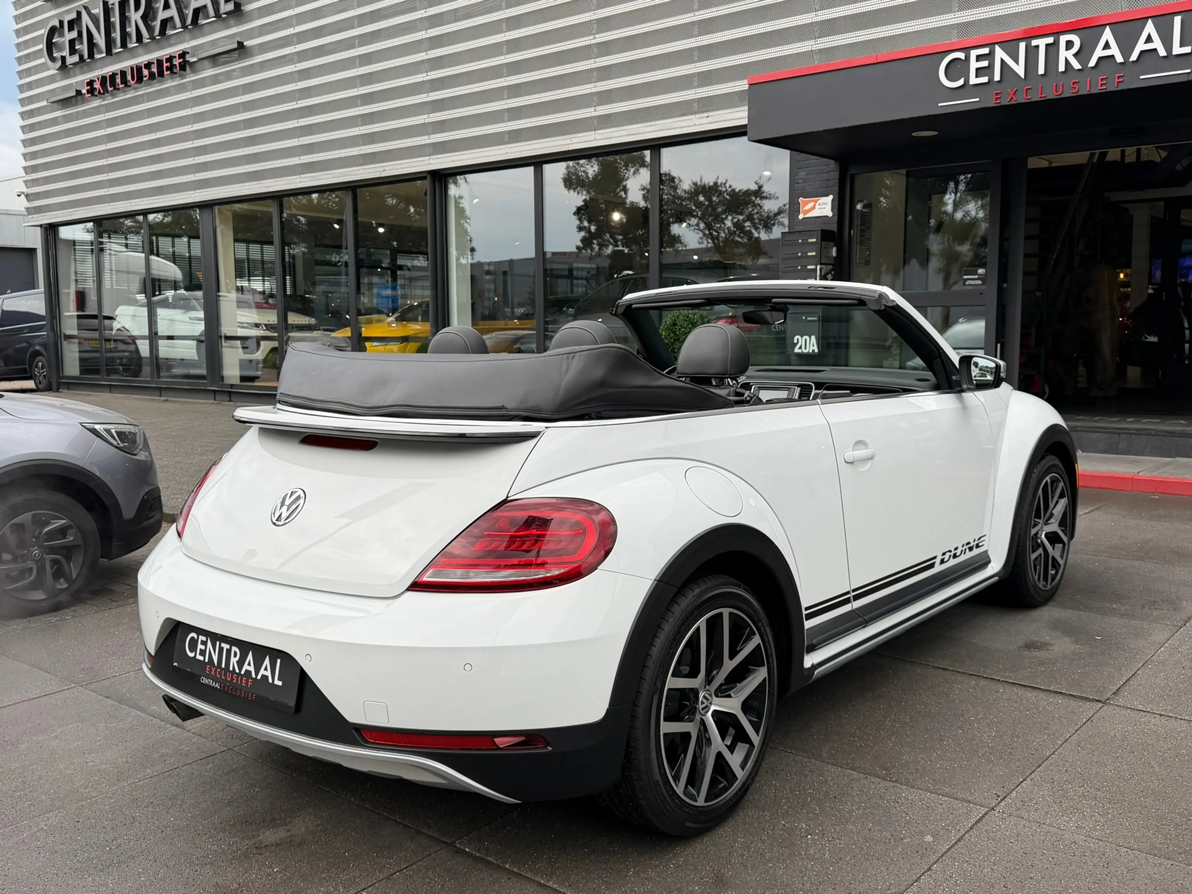 Volkswagen New Beetle CABRIOLET Dune 170PK|Camera|CruisC. — photo 25
