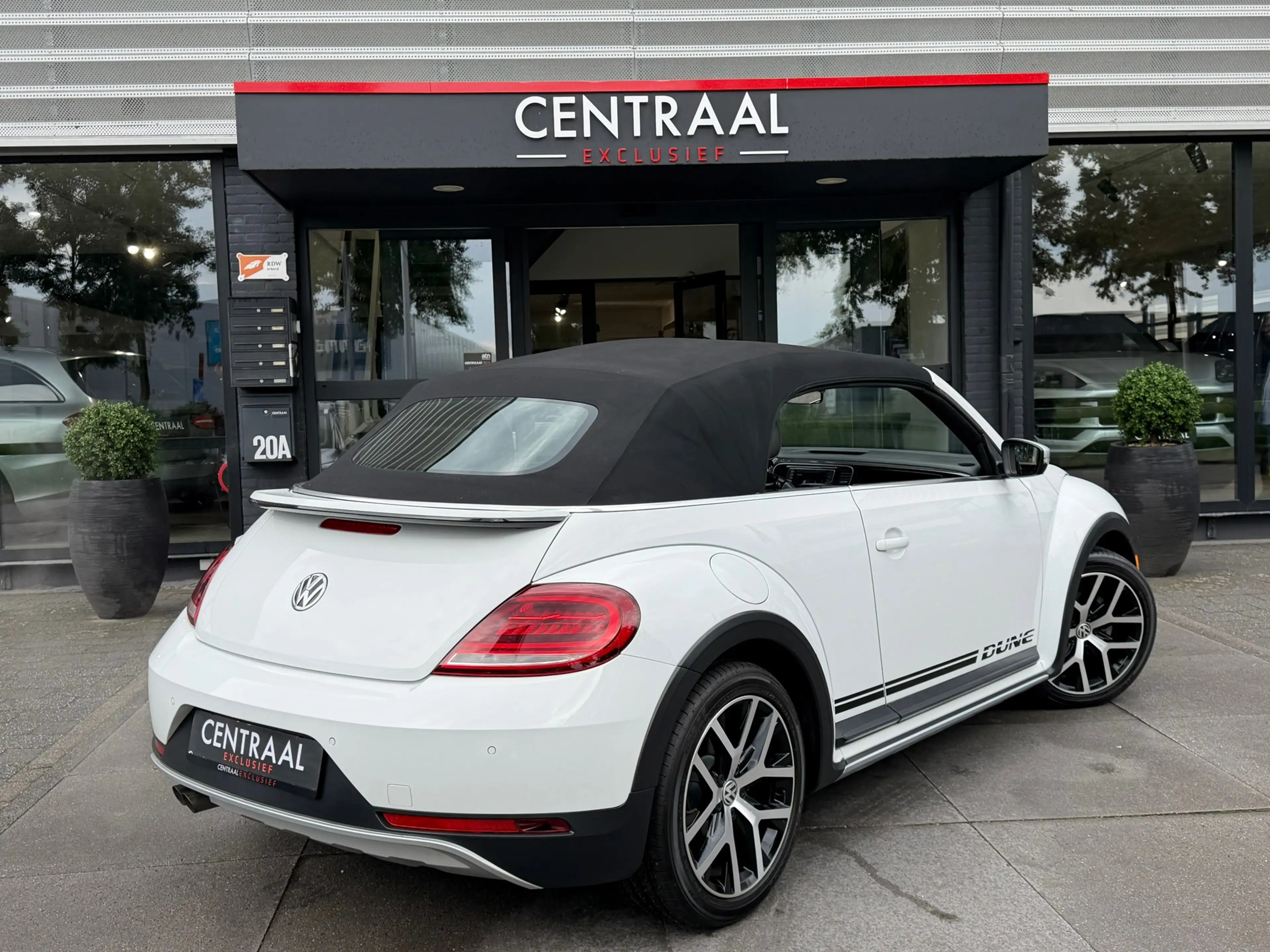 Volkswagen New Beetle CABRIOLET Dune 170PK|Camera|CruisC. — photo 6