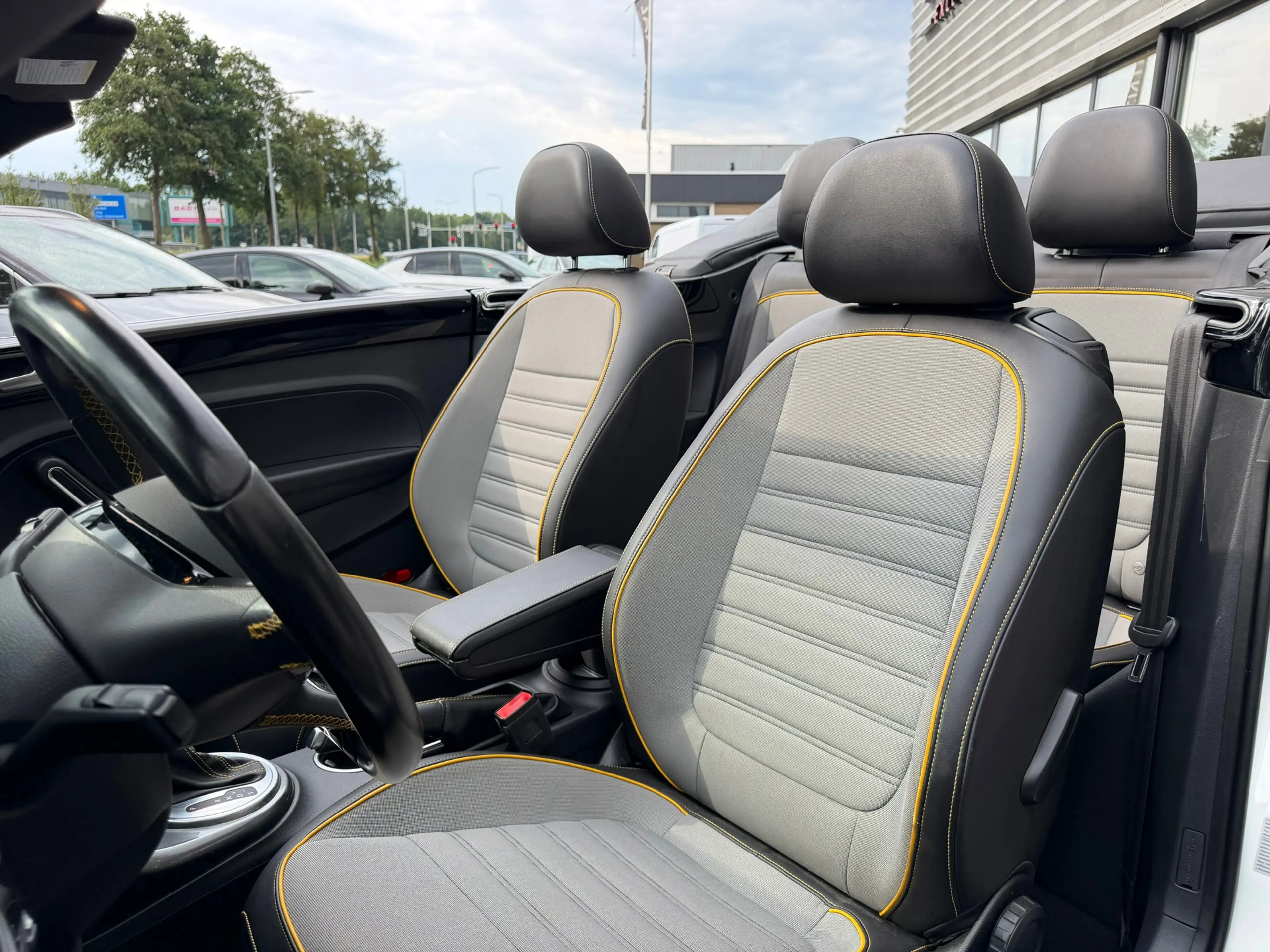 Volkswagen New Beetle CABRIOLET Dune 170PK|Camera|CruisC. — photo 15
