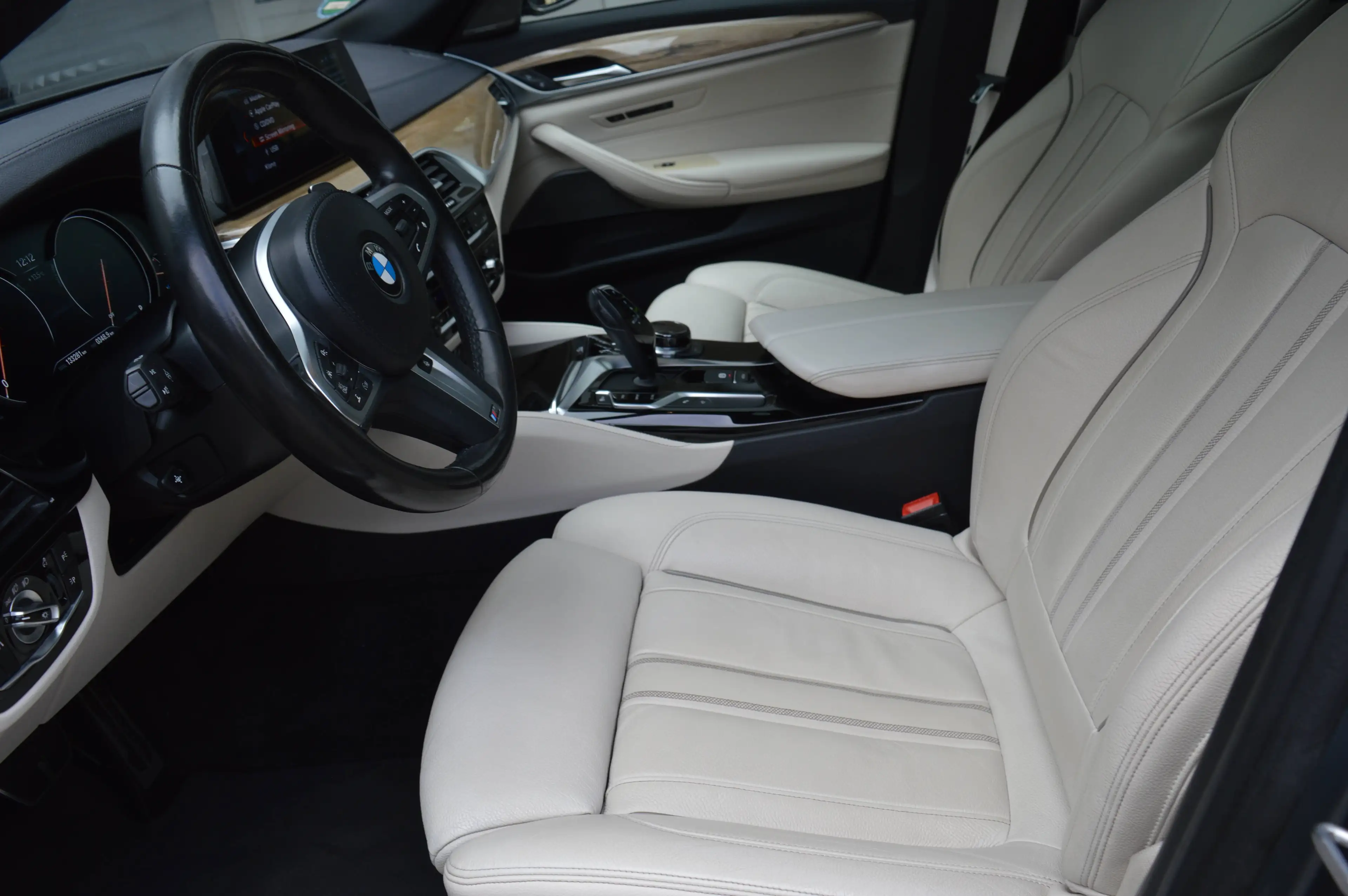 BMW 540 540 i xDrive M Sport*Leder*Pano*AHK*Sitzheizung*Navi*Kamera* — photo 10