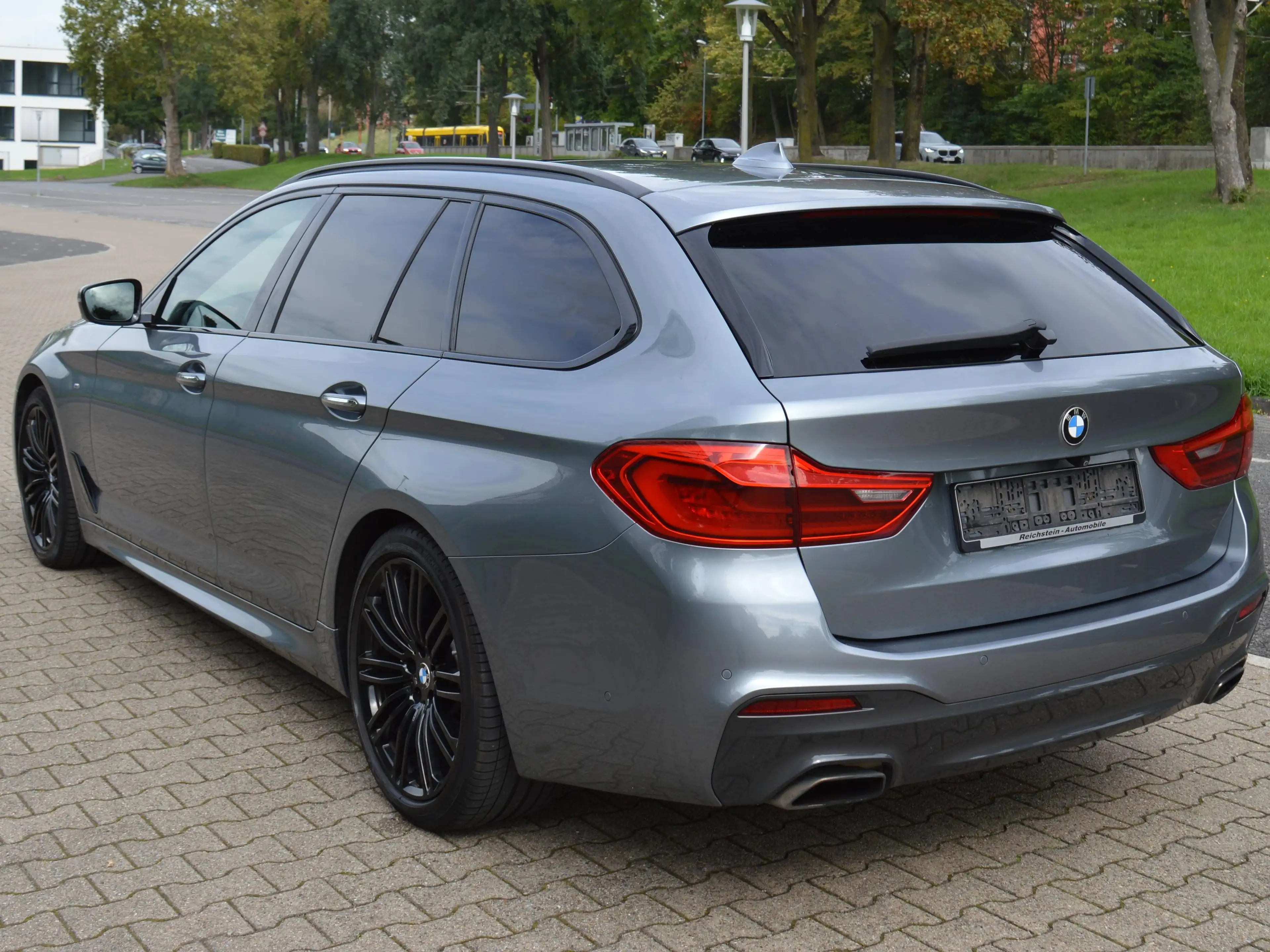 BMW 540 540 i xDrive M Sport*Leder*Pano*AHK*Sitzheizung*Navi*Kamera* — photo 7