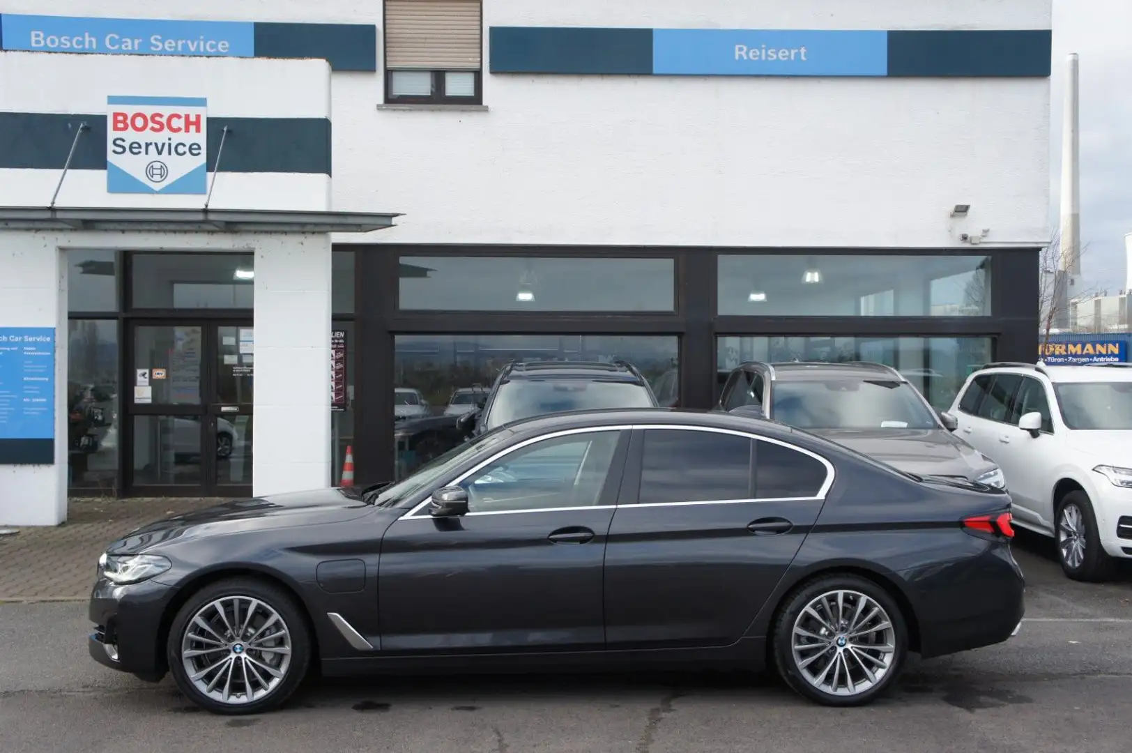 BMW 530 e xDrive Lim*AHK*NAV+*KAM*H/K*19Z*DAB*HYBRID* Grau - 2