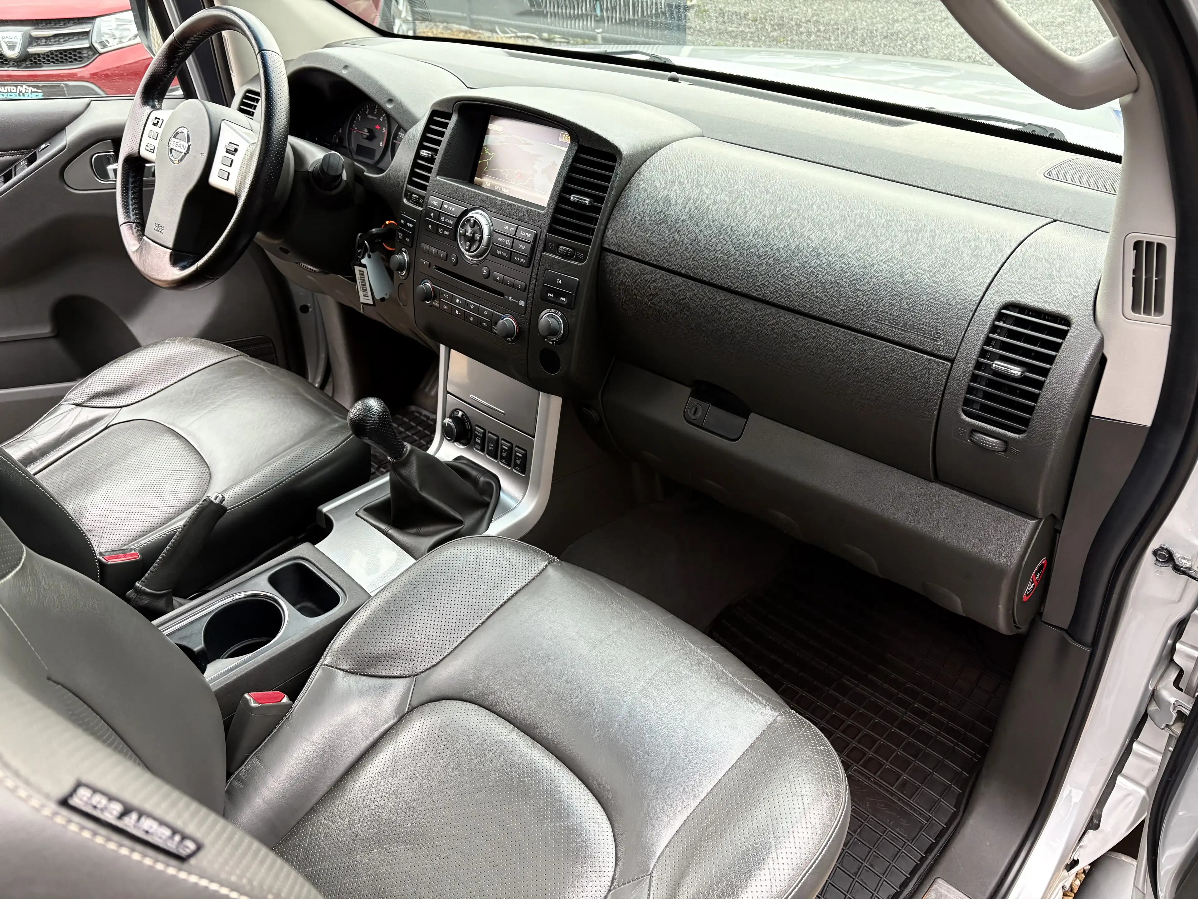 Nissan Navara 2.5 dCi 4x4 E5/ Full Options/ Neuve! — photo 9