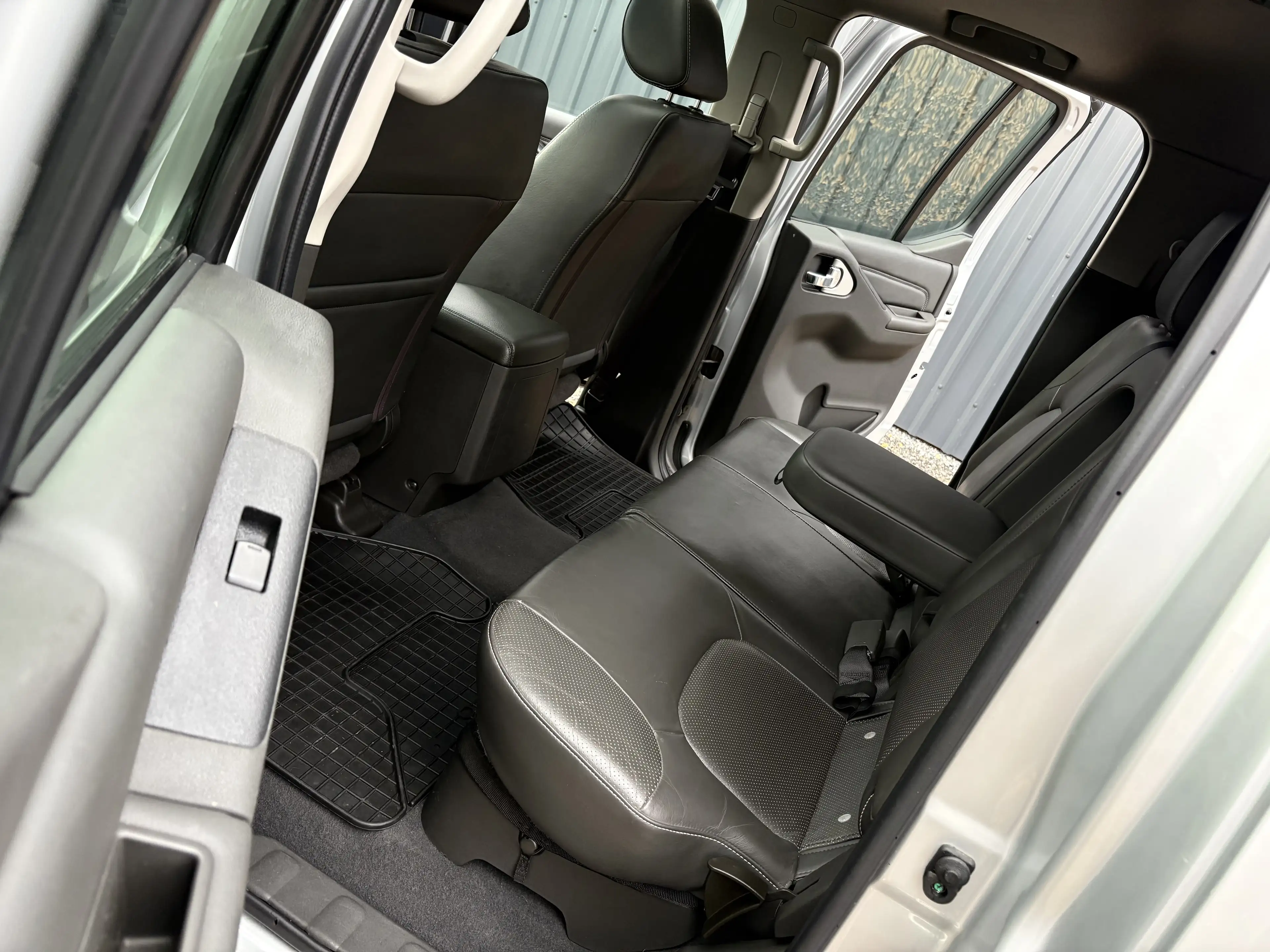 Nissan Navara 2.5 dCi 4x4 E5/ Full Options/ Neuve! — photo 13