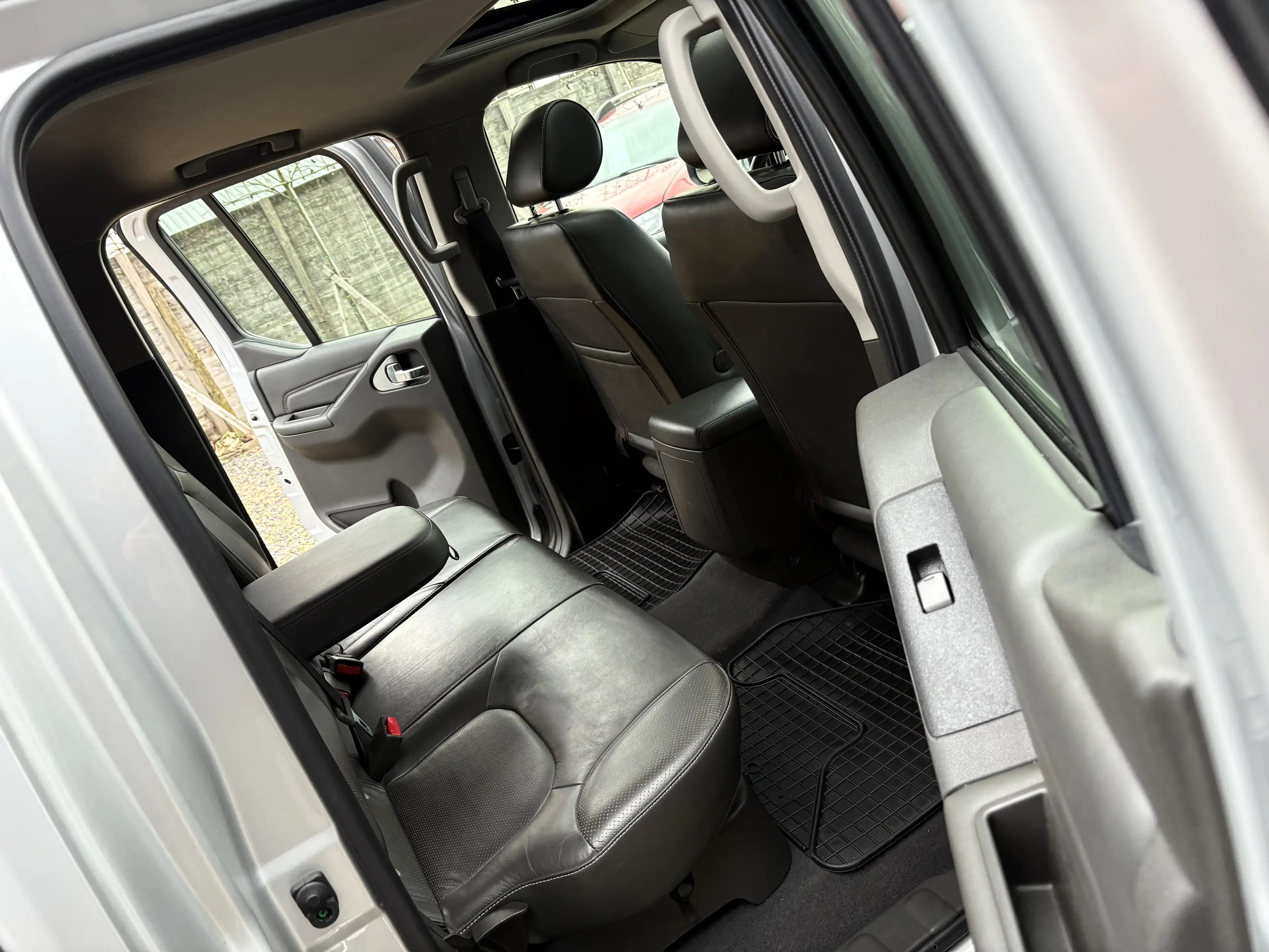 Nissan Navara 2.5 dCi 4x4 E5/ Full Options/ Neuve! — photo 14