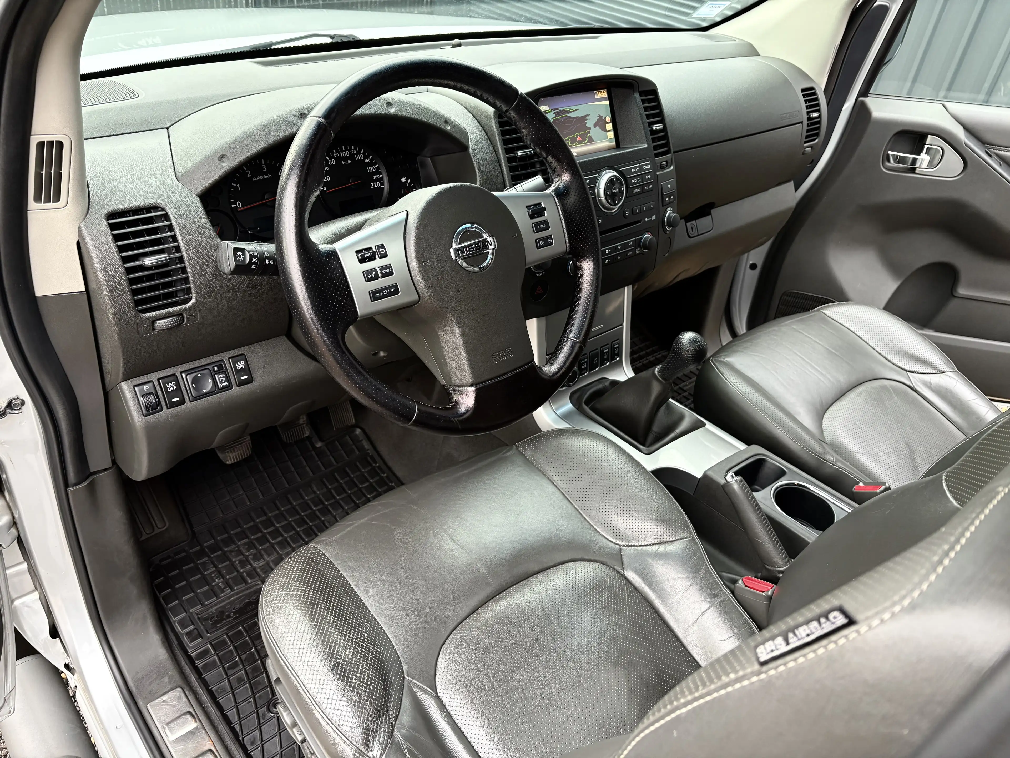 Nissan Navara 2.5 dCi 4x4 E5/ Full Options/ Neuve! — photo 8