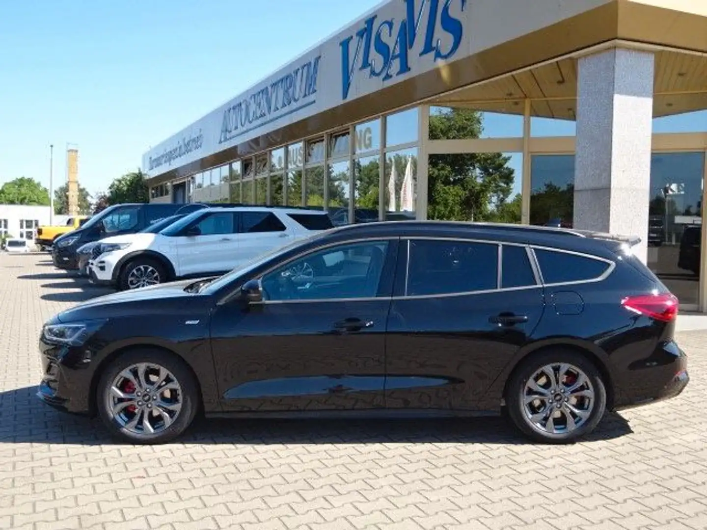 Ford Focus ST-Line X Kombi 1.5L EcoBlue AT AHK Matrix Schwarz - 2