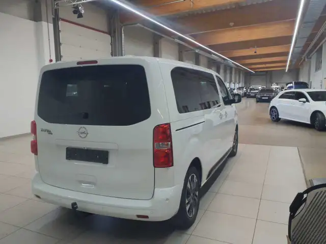 Opel Zafira Tourer view 4