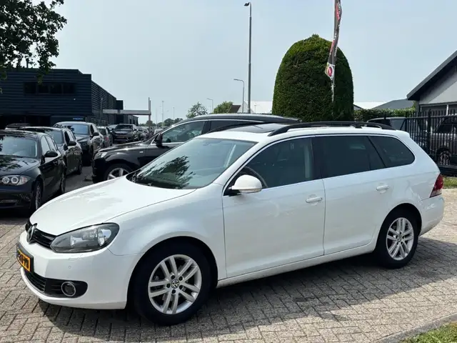 Volkswagen Golf view 4