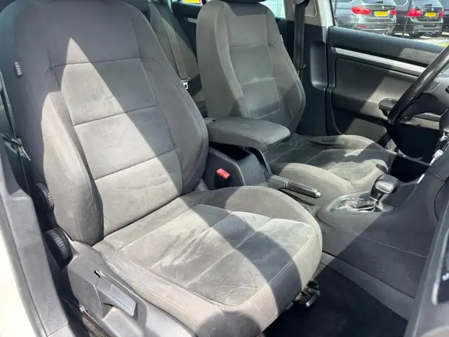 Volkswagen Golf view 9