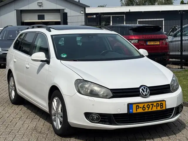 Volkswagen Golf view 3