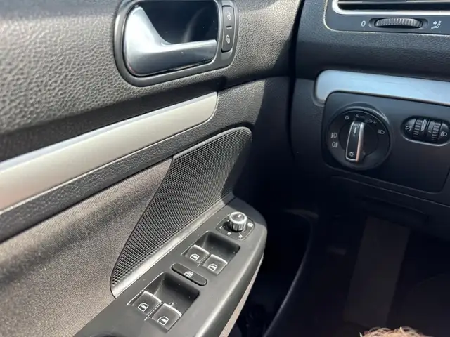 Volkswagen Golf view 12