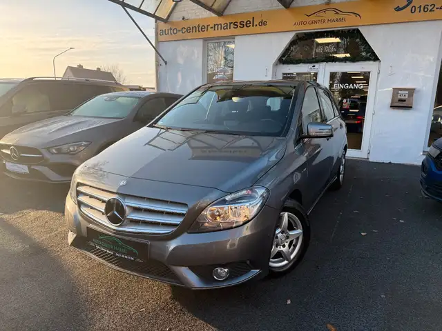 Mercedes-Benz B 180 ALLWETTER/EINPARKHILFE/SITZHEIZUNG/USB