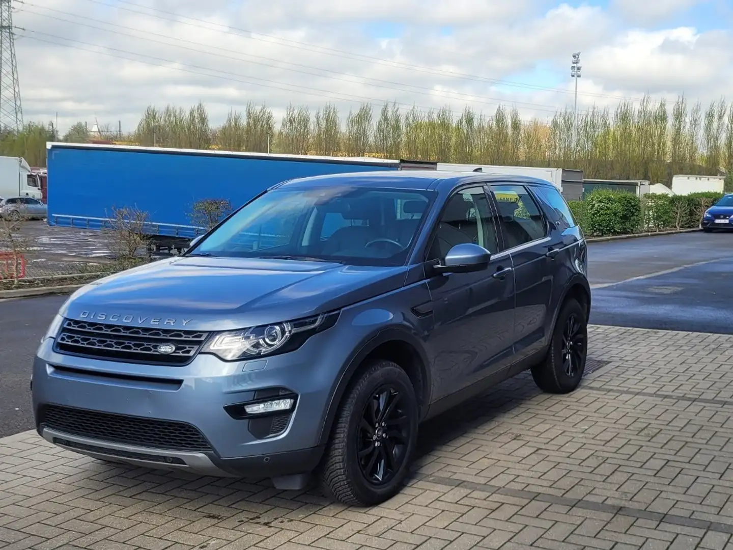 Land Rover Discovery Sport 2.0 TD4 E-Capability HSE Blauw - 2