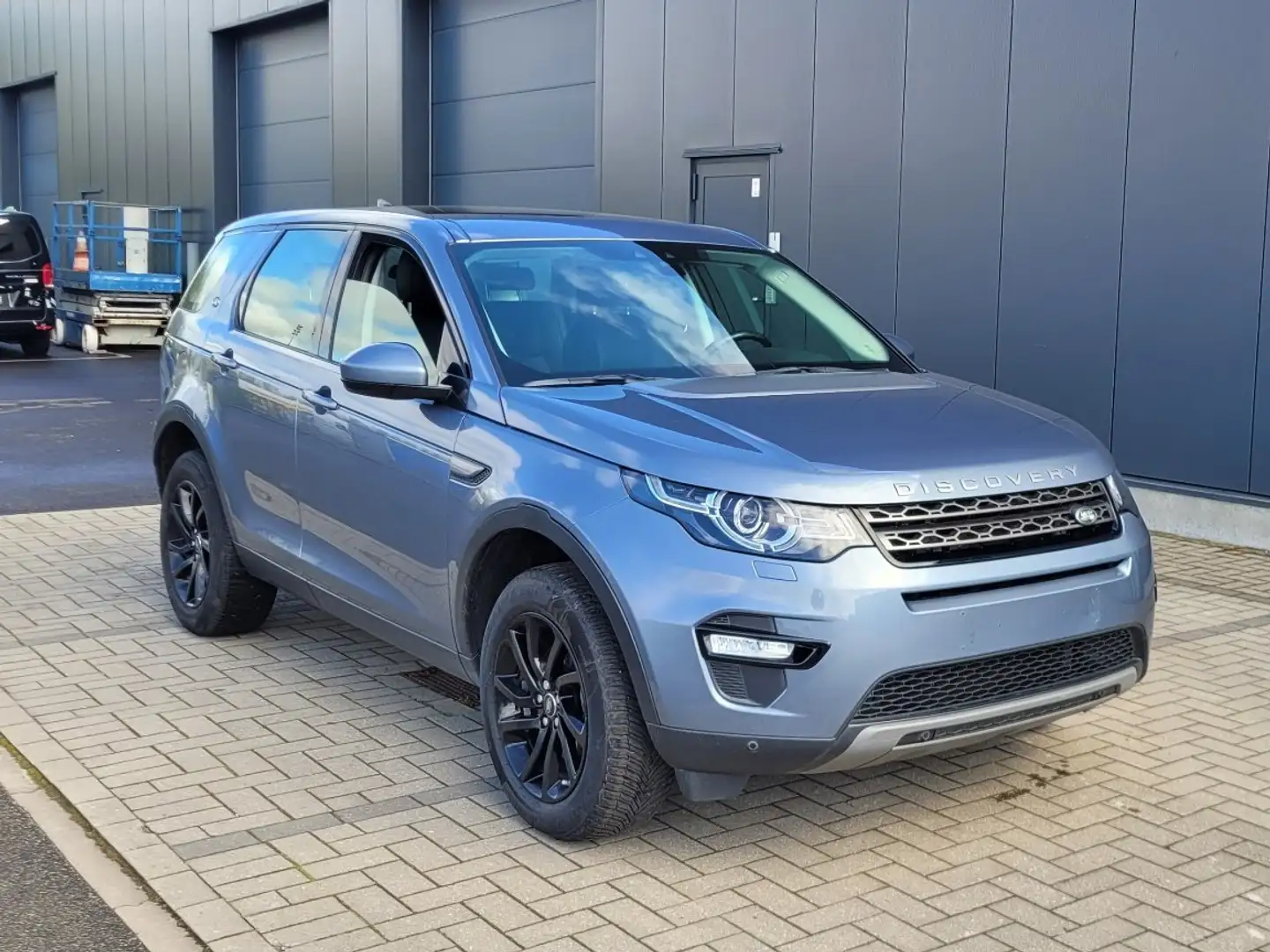 Land Rover Discovery Sport 2.0 TD4 E-Capability HSE Blauw - 1