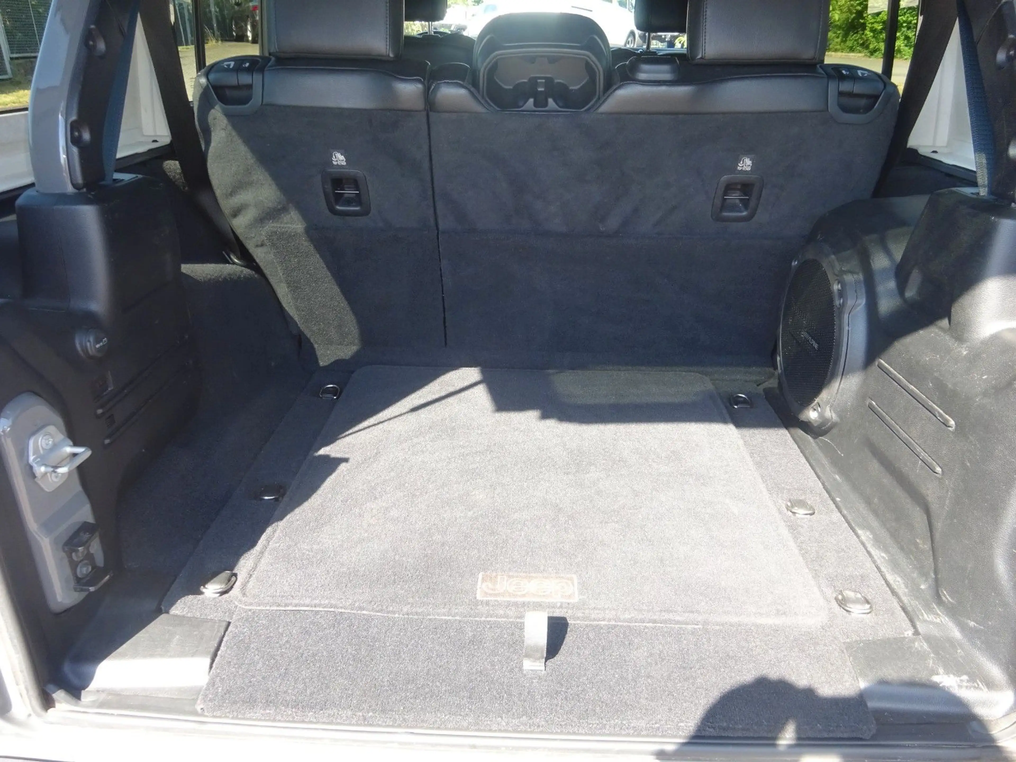 Jeep Wrangler Unlimited AWD Sky One-Touch Sahara — photo 6