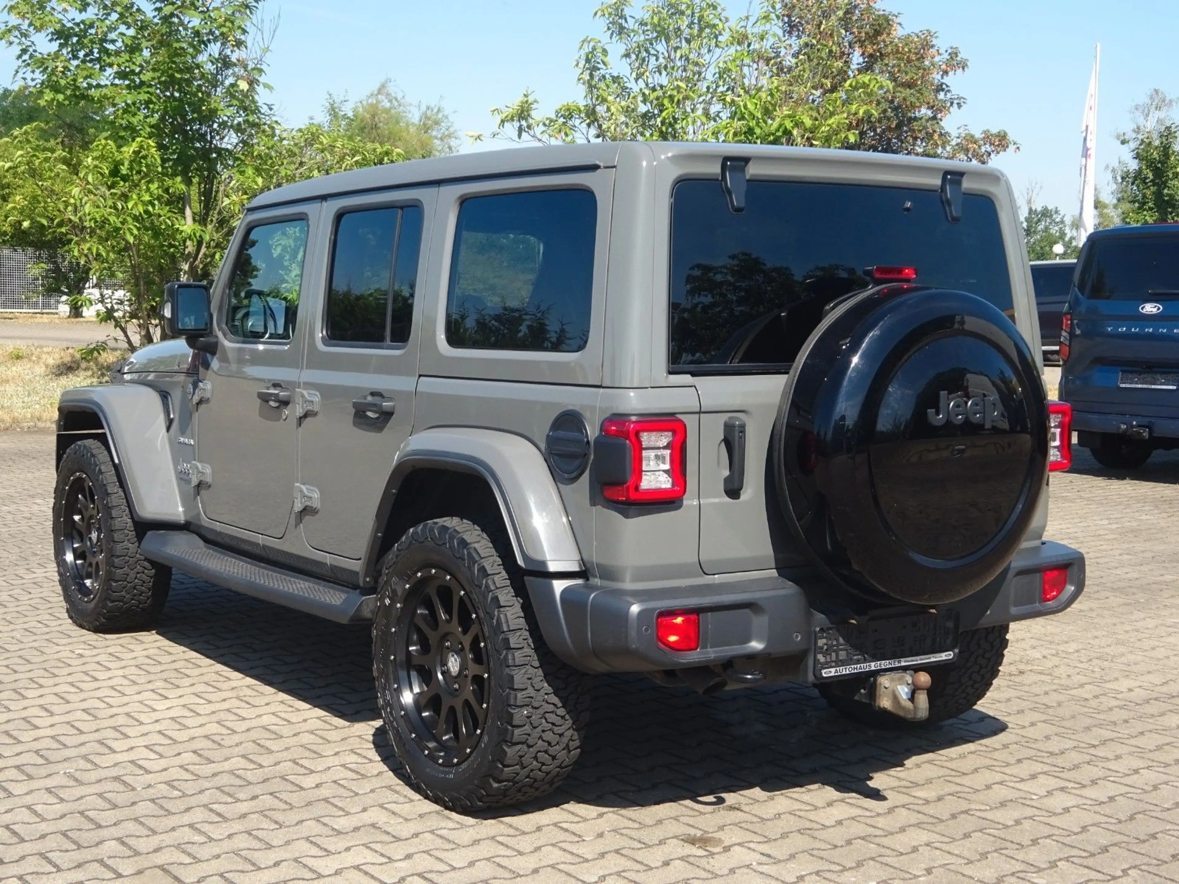 Jeep Wrangler Unlimited AWD Sky One-Touch Sahara — photo 4
