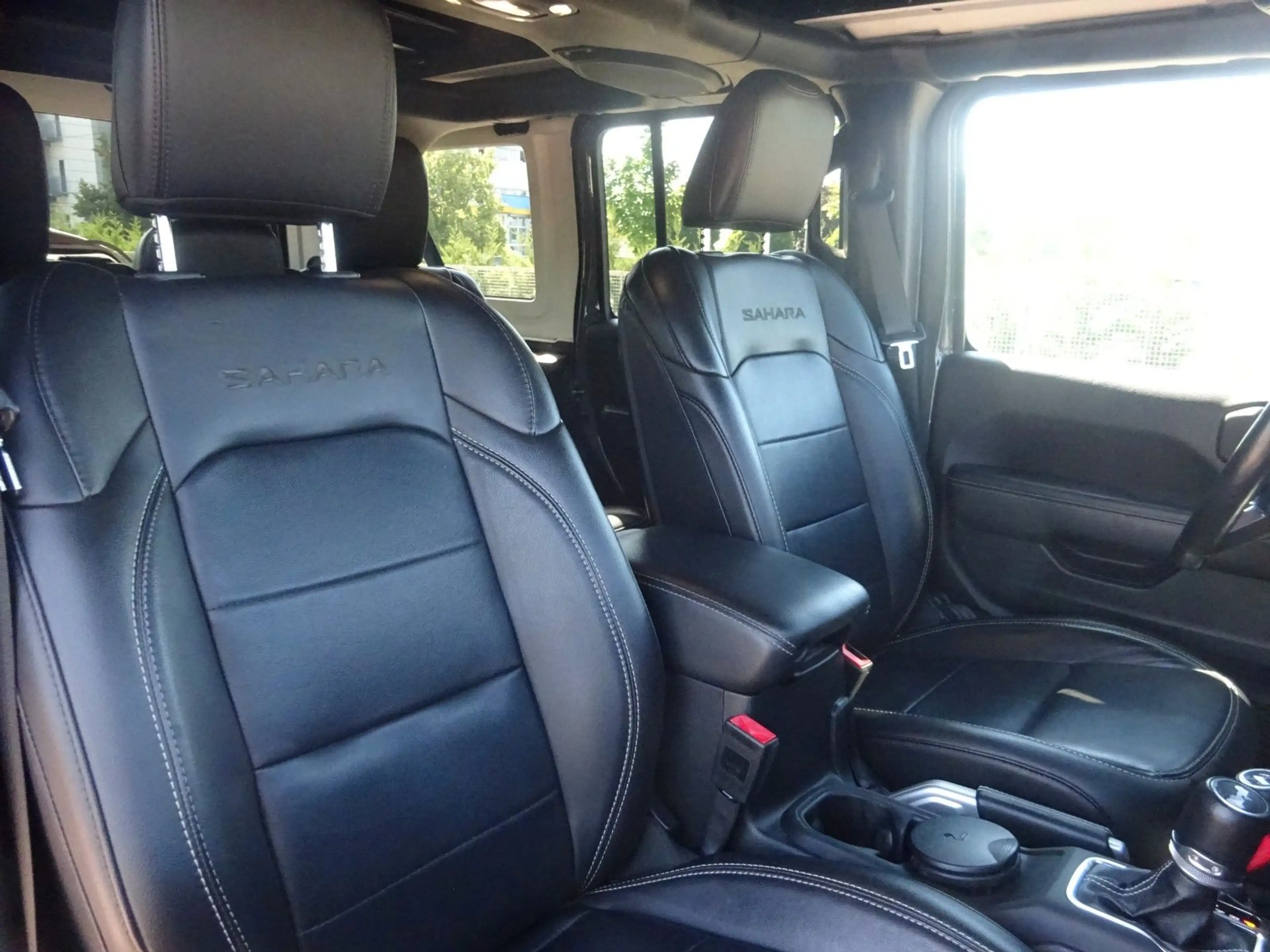 Jeep Wrangler Unlimited AWD Sky One-Touch Sahara — photo 12