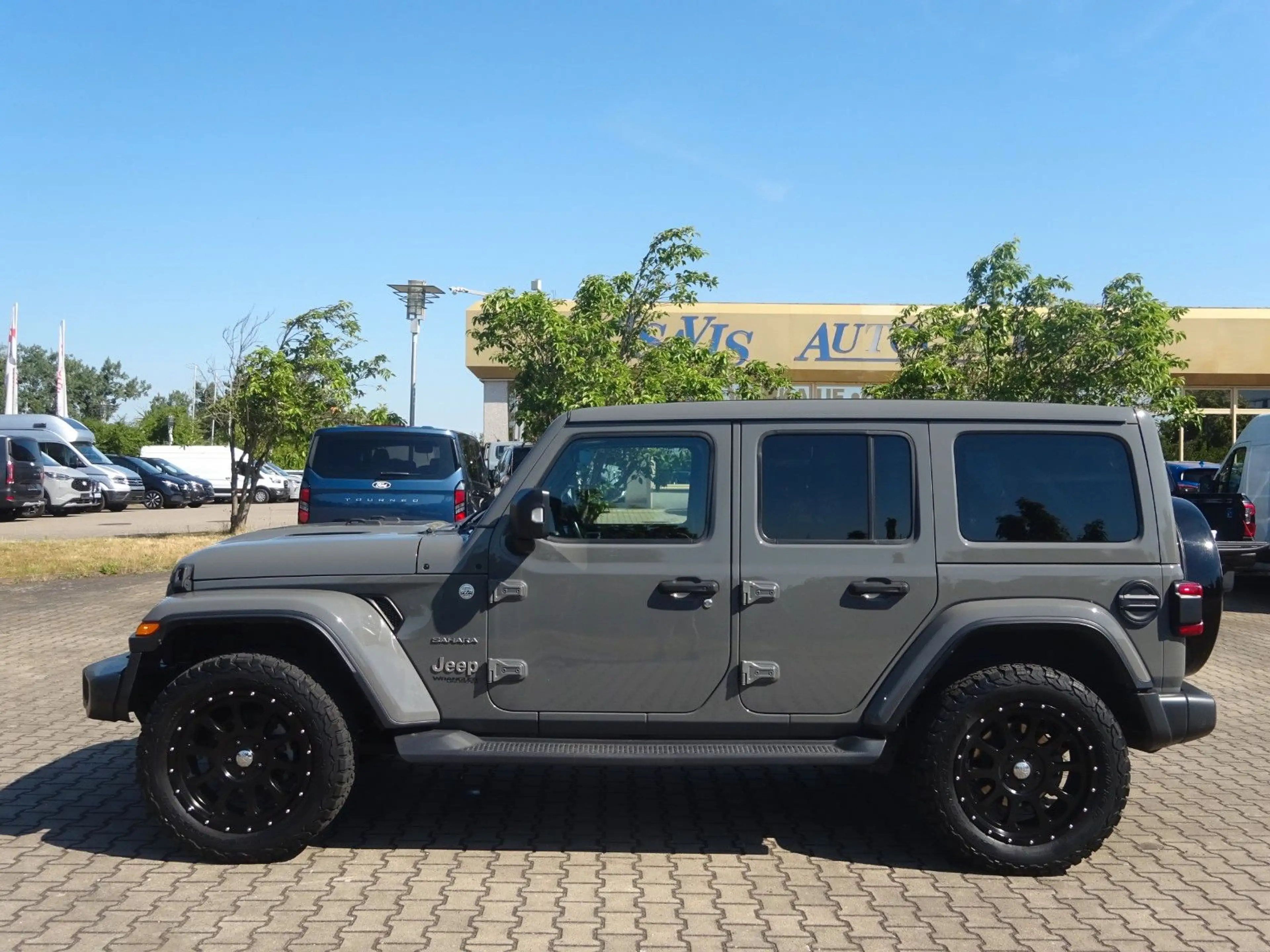 Jeep Wrangler Unlimited AWD Sky One-Touch Sahara — photo 3