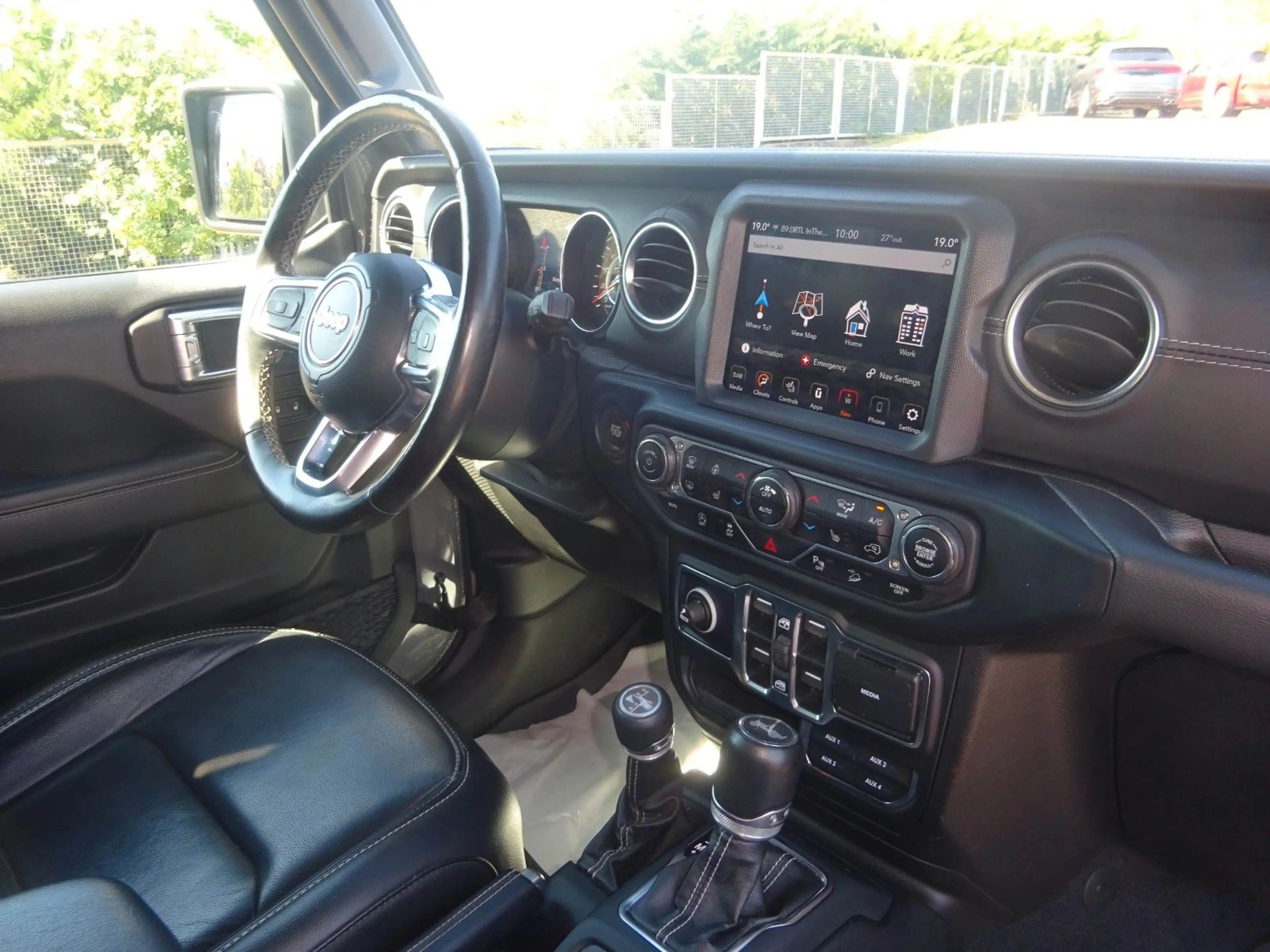 Jeep Wrangler Unlimited AWD Sky One-Touch Sahara — photo 13