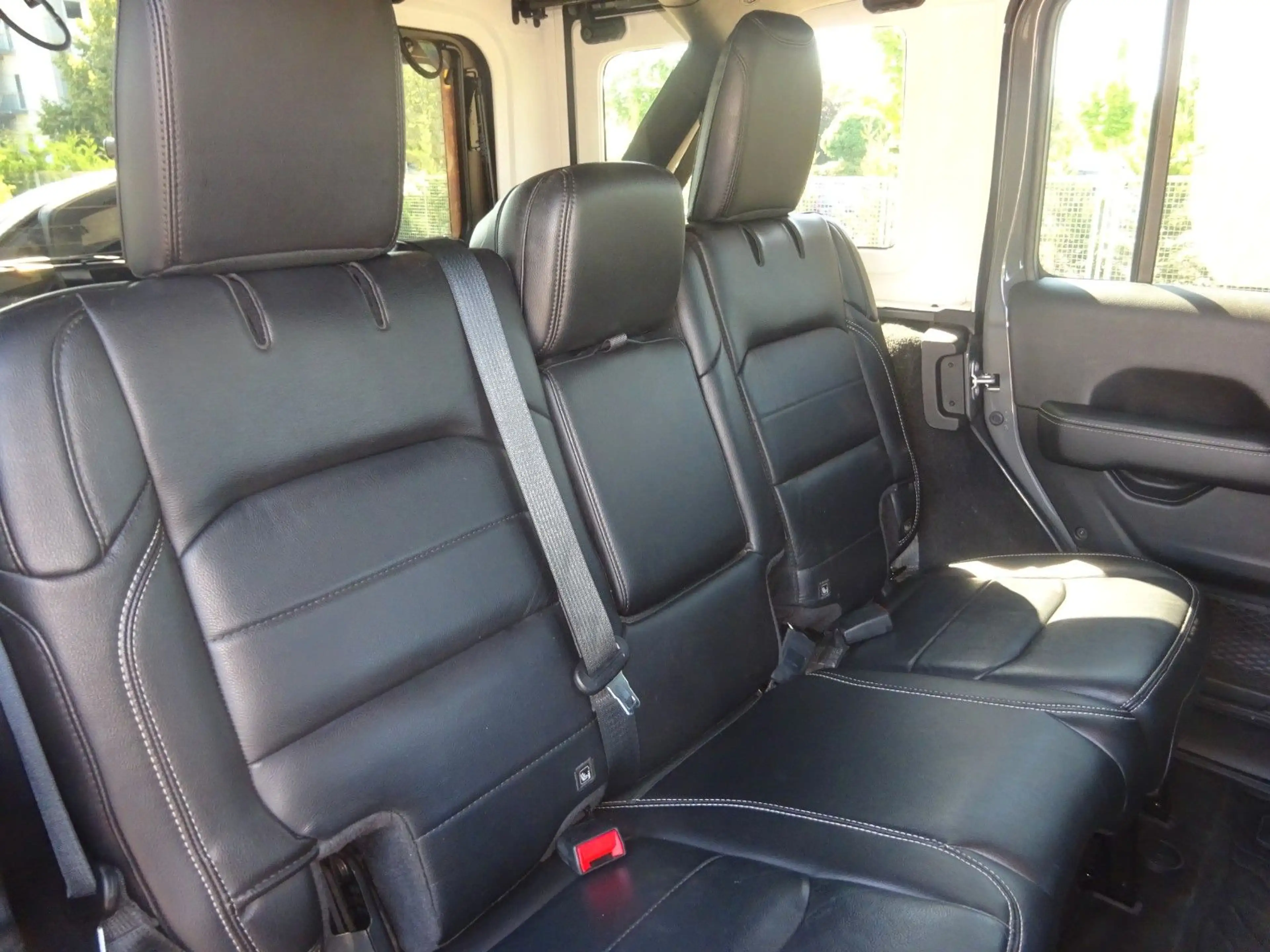 Jeep Wrangler Unlimited AWD Sky One-Touch Sahara — photo 14