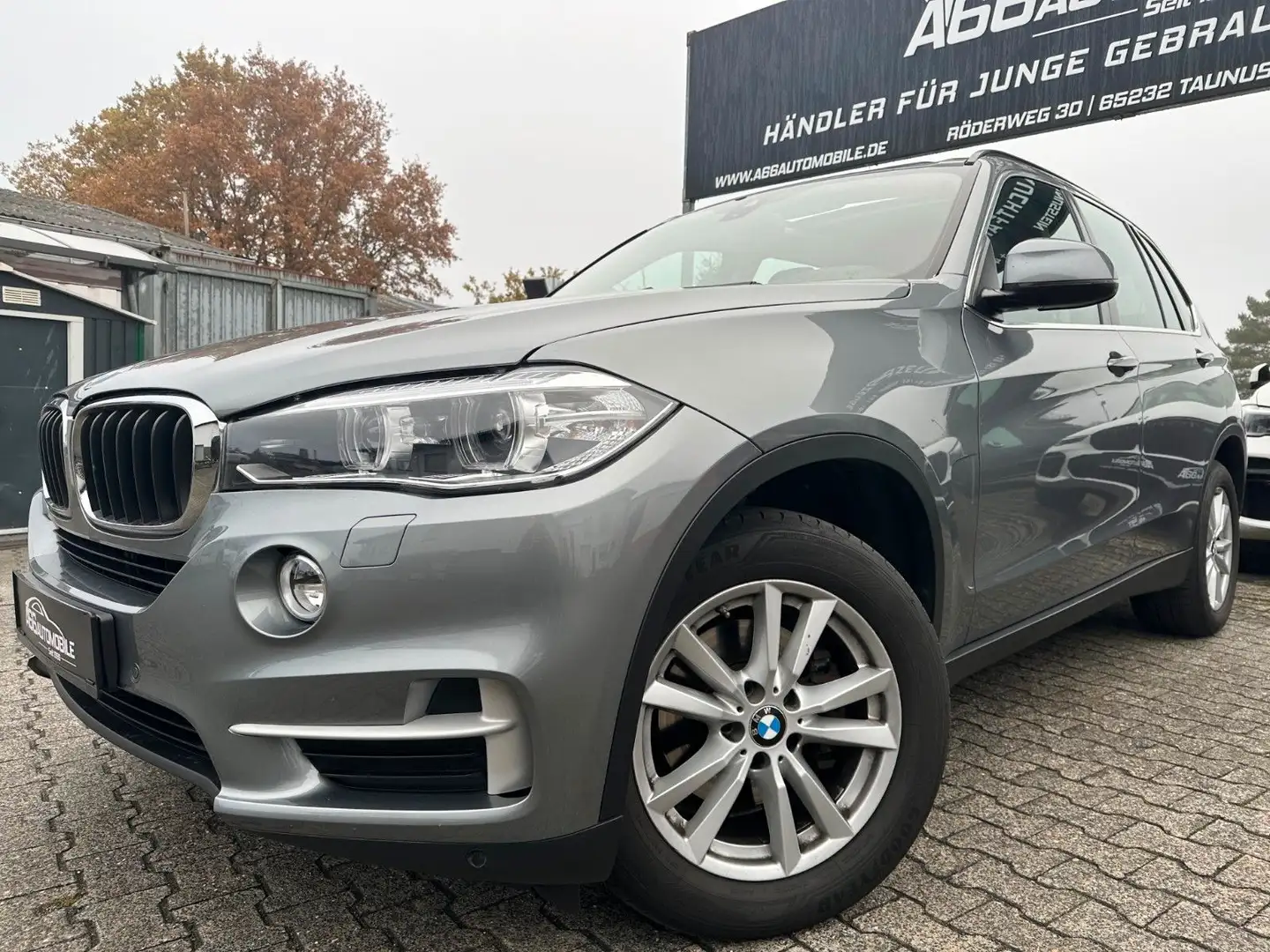 BMW X5 xDr30d PANO*AdapLED*AHK*NaviProf*Kamera*4xSHZ Grau - 1