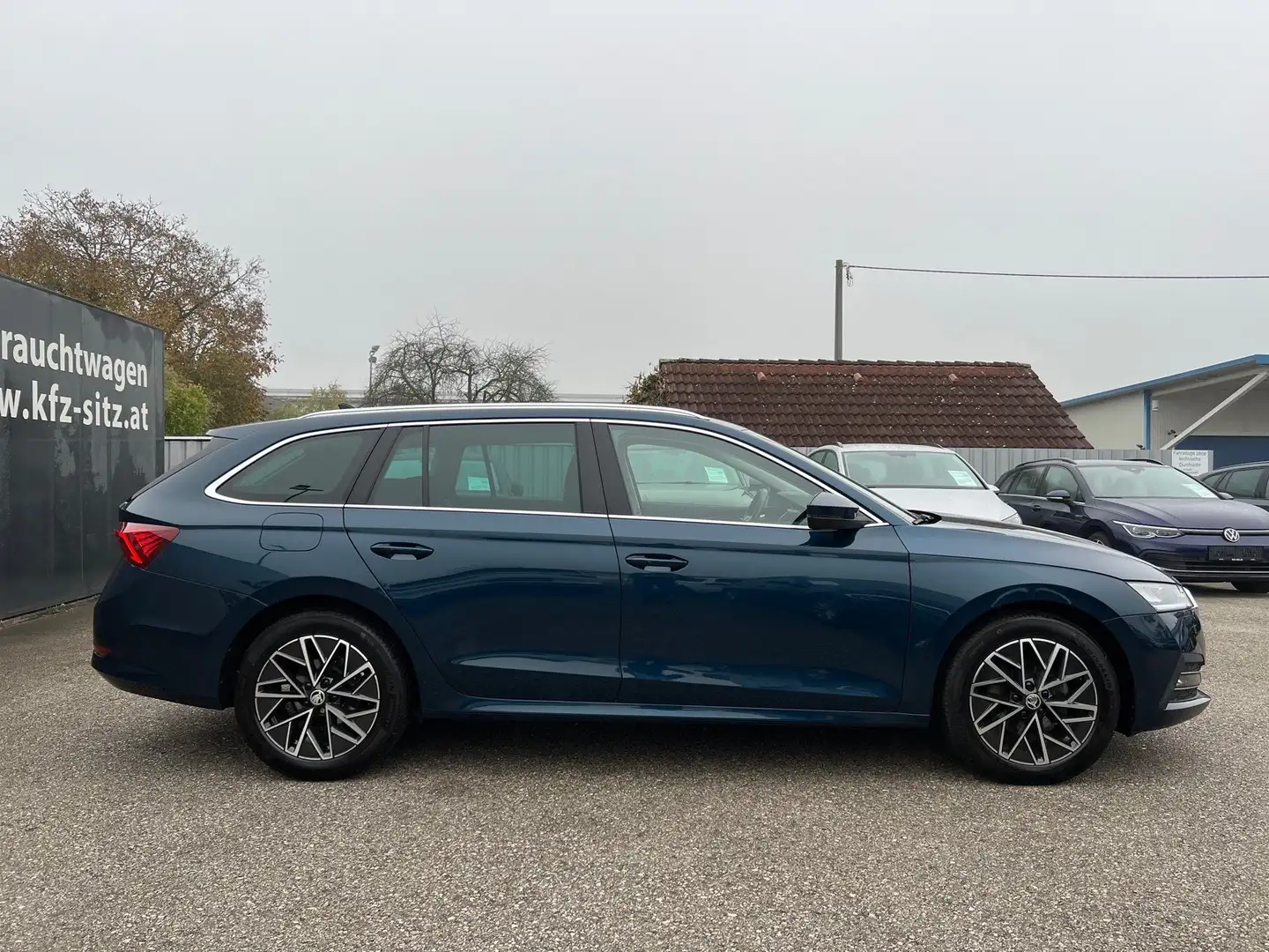 Skoda Octavia Combi 2,0 TDI Ambition DSG Blauw - 2