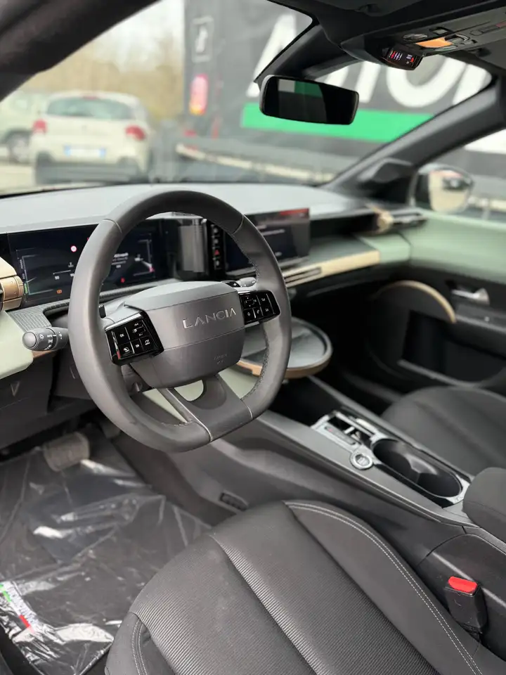 Lancia Ypsilon 2024