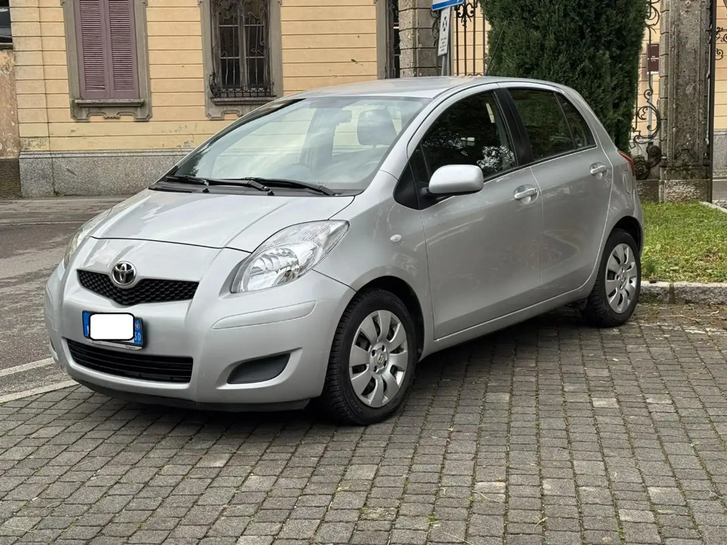 Toyota Yaris 1.0 5 porte Silver - 1