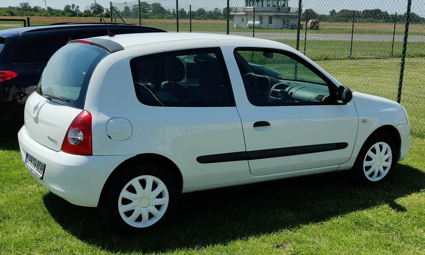 Renault Clio Clio 1.2 Campus Weiß - 1