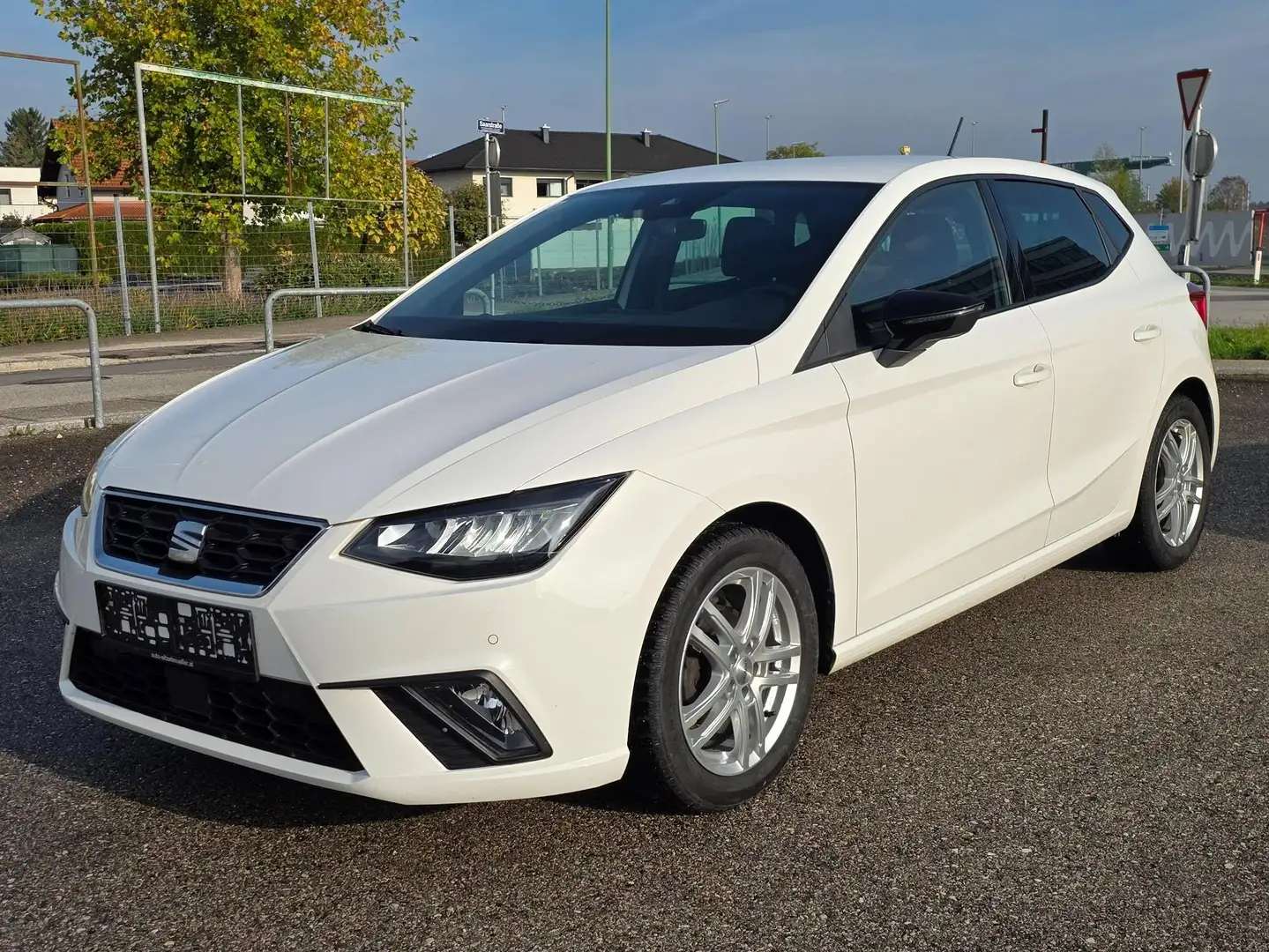 SEAT Ibiza FR Weiß - 1