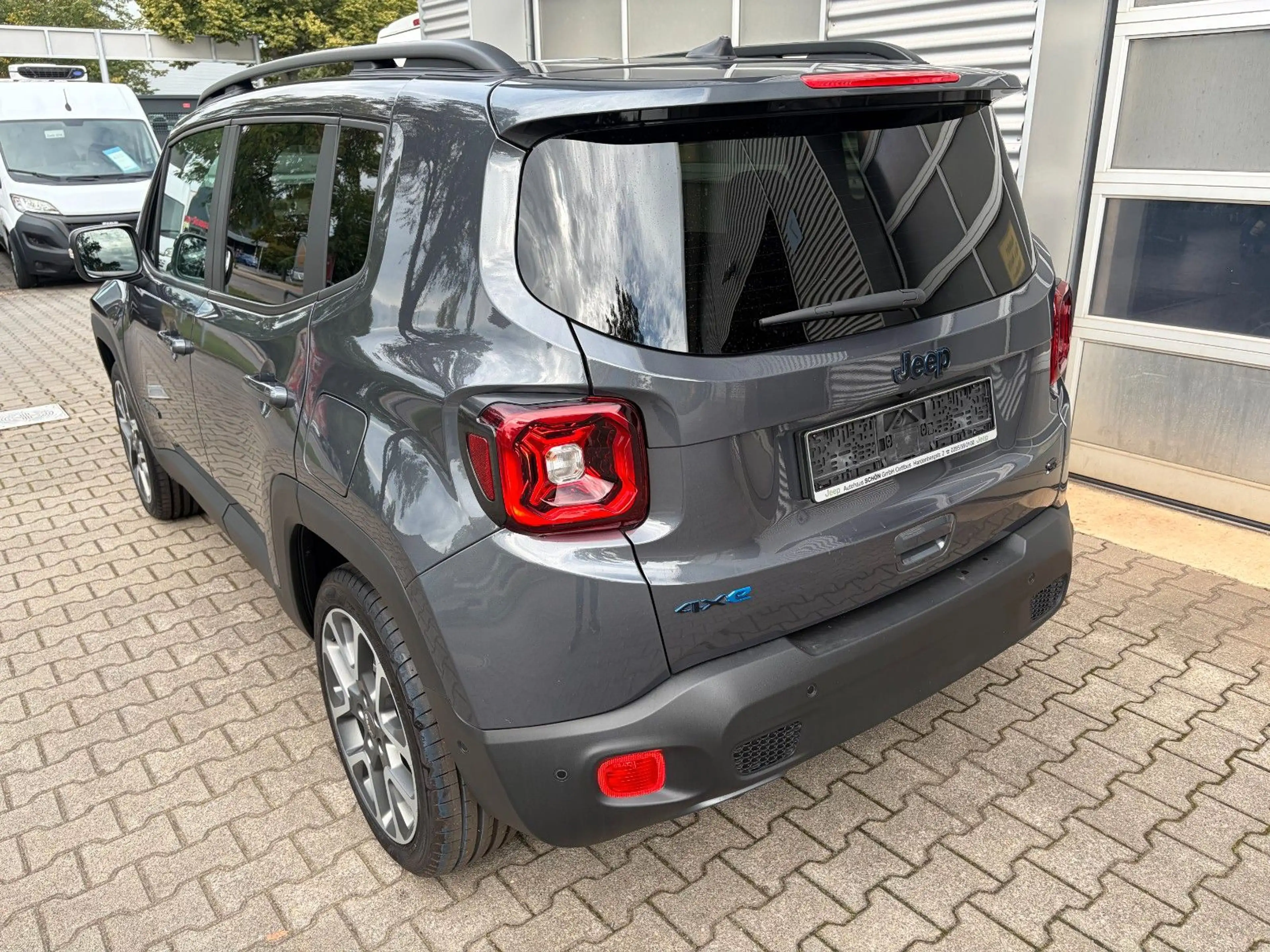 Jeep Renegade S Plug-In-Hybrid 4xe — photo 5