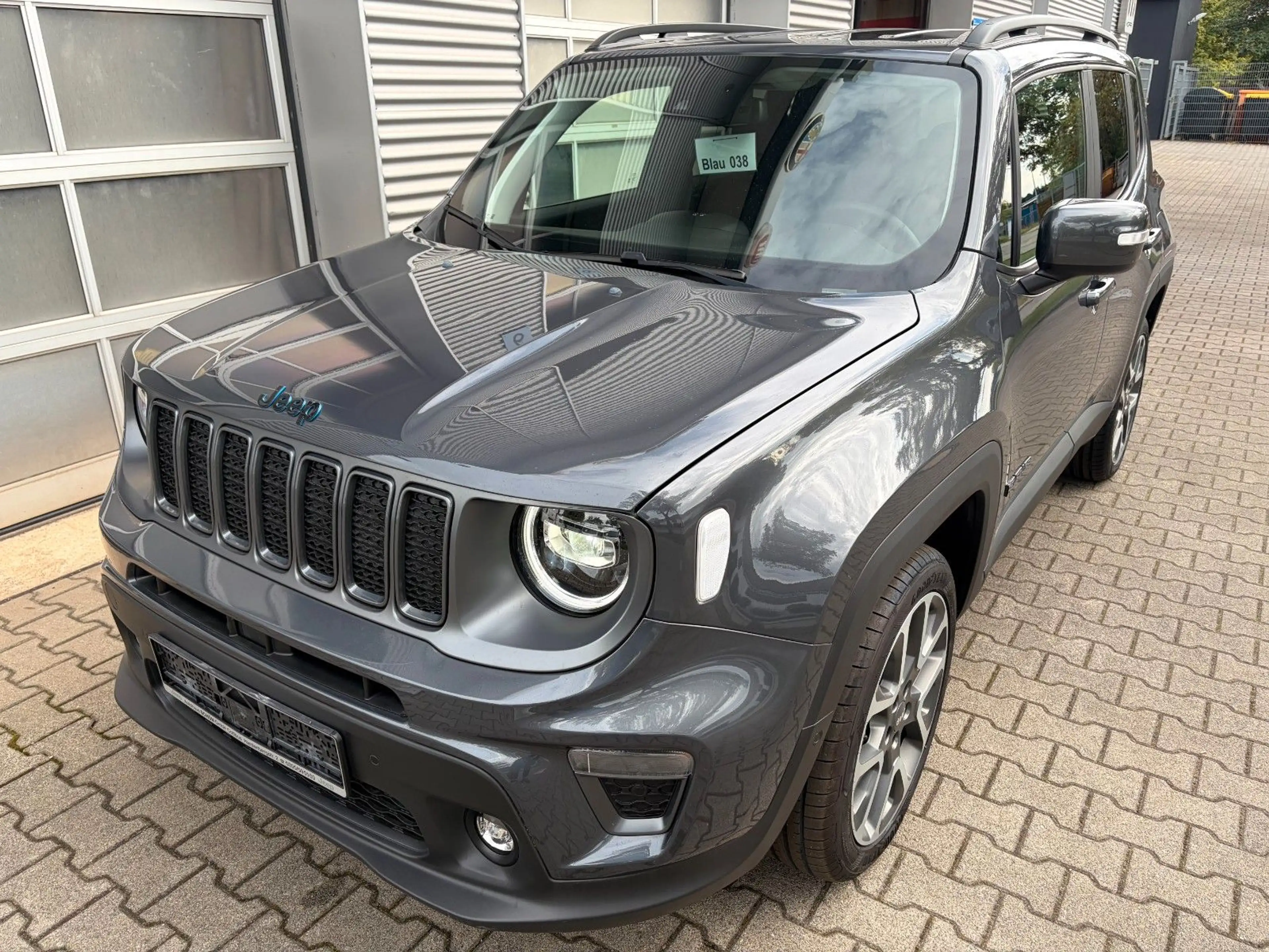 Jeep Renegade S Plug-In-Hybrid 4xe — photo 2