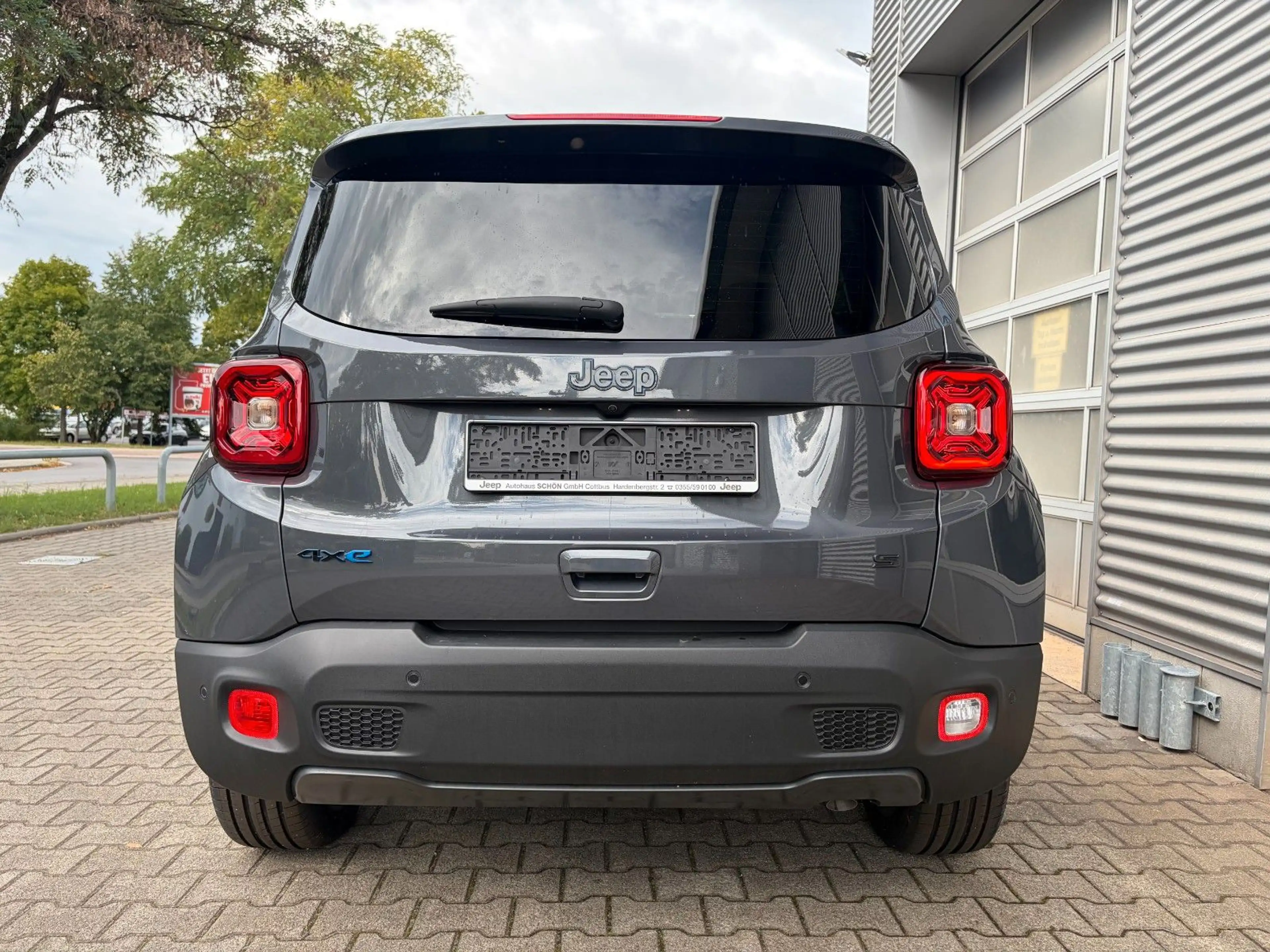 Jeep Renegade S Plug-In-Hybrid 4xe — photo 6