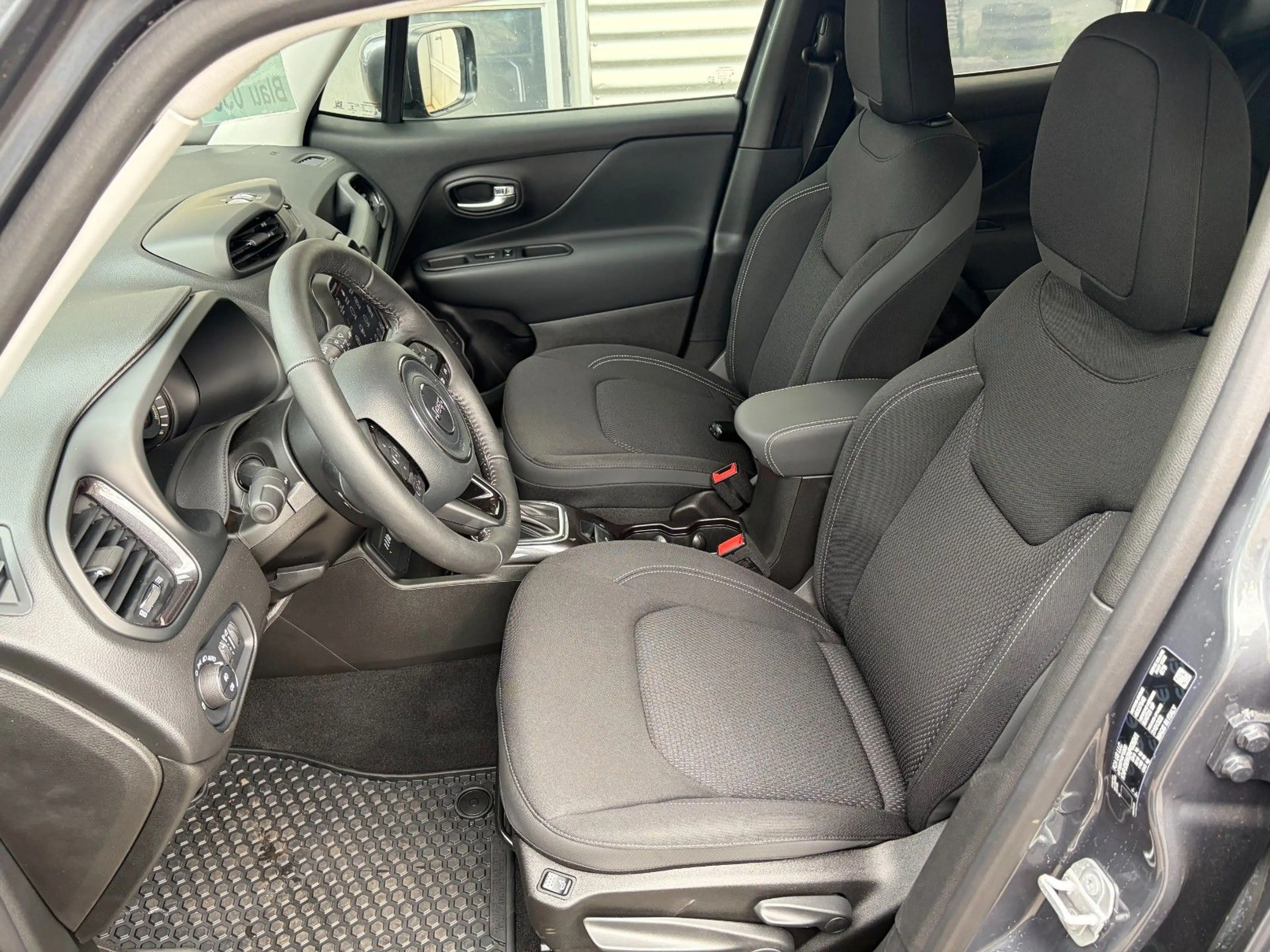 Jeep Renegade S Plug-In-Hybrid 4xe — photo 9