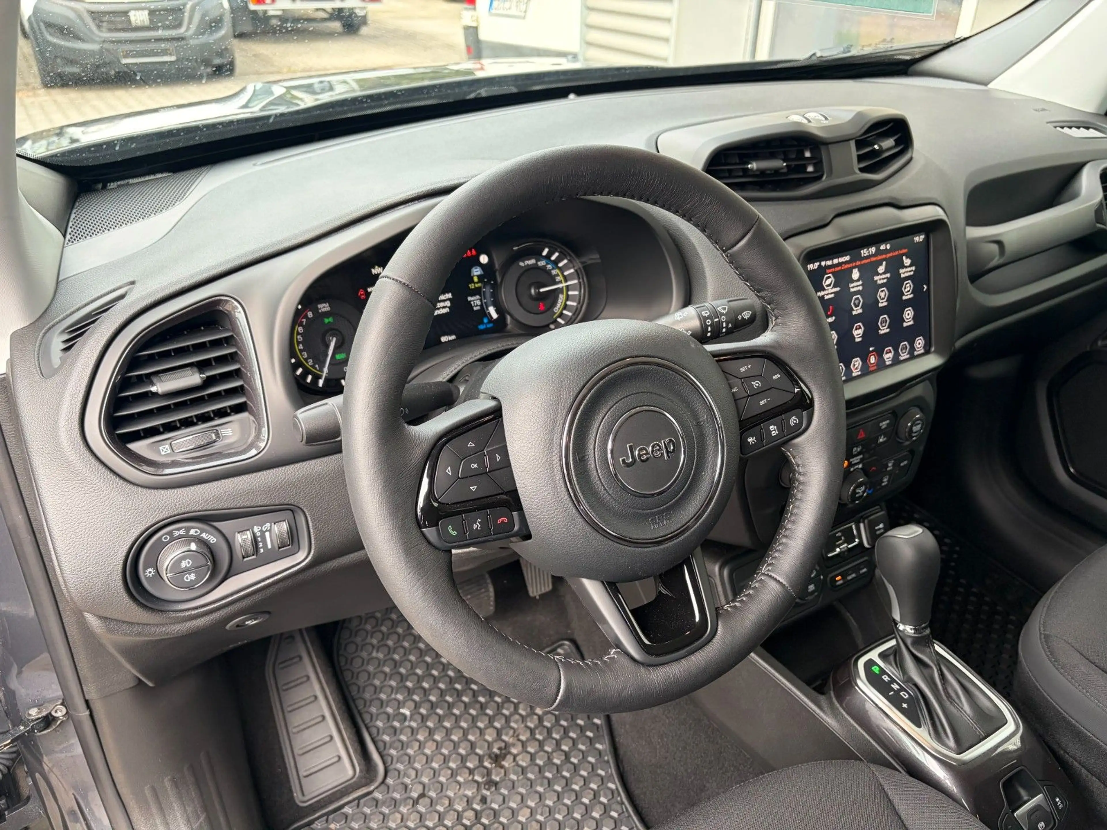 Jeep Renegade S Plug-In-Hybrid 4xe — photo 10