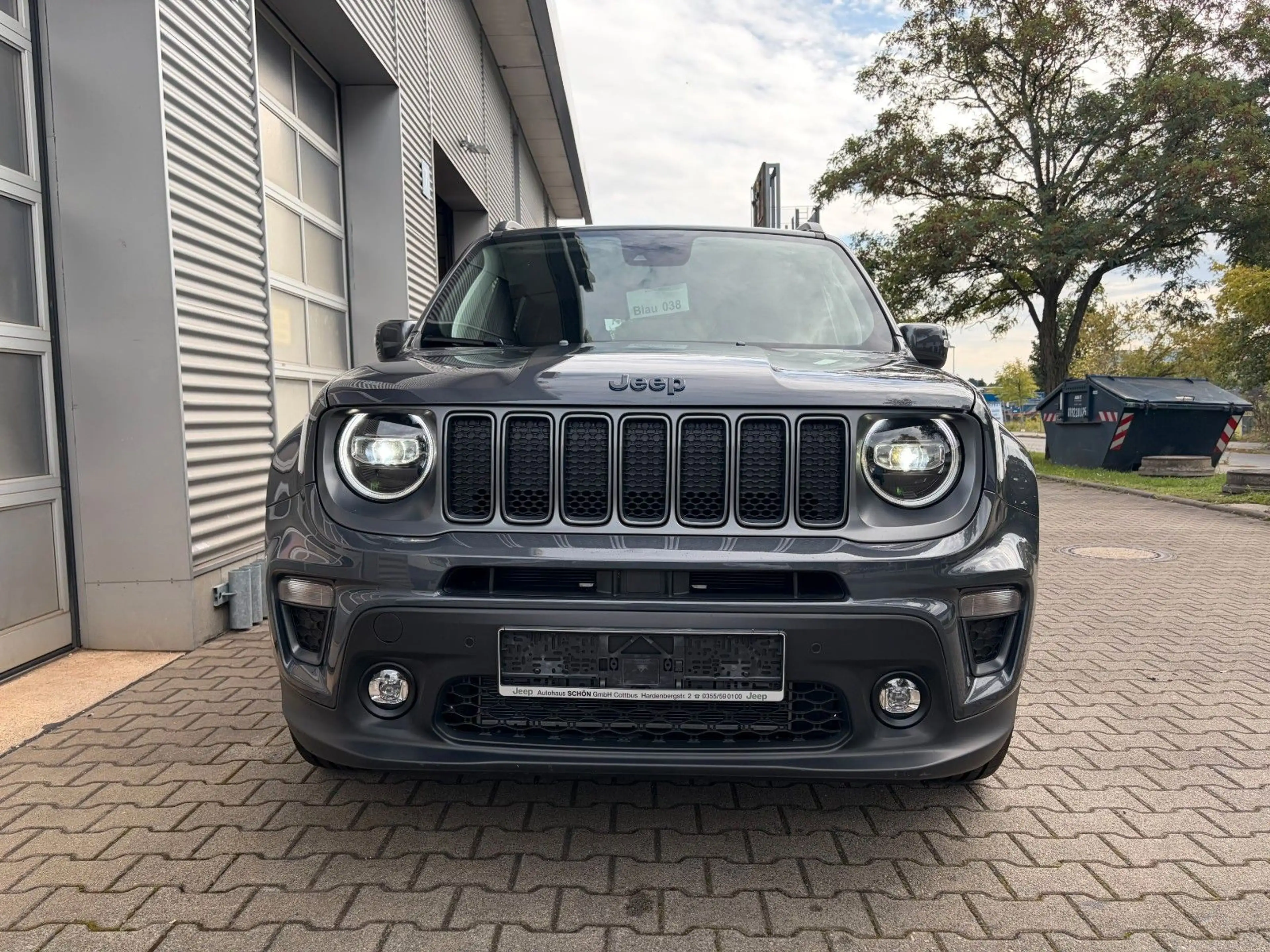 Jeep Renegade S Plug-In-Hybrid 4xe — photo 3